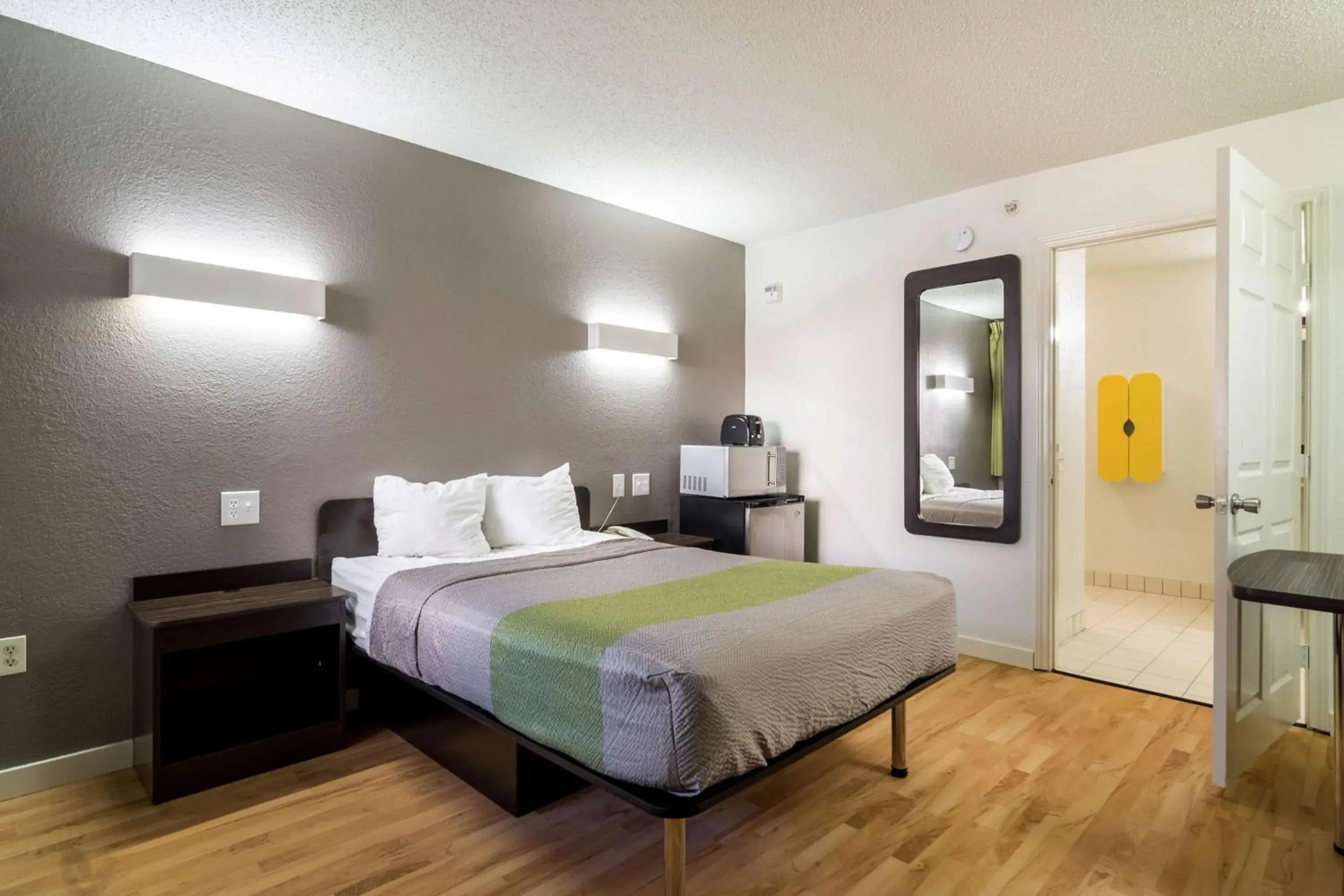 Double Room - Disability Access in Studio 6-Plano, TX - Dallas - Plano Medical Center Double Room - Disability Access in Studio 6-Plano, TX - Dallas - Plano Medical Center