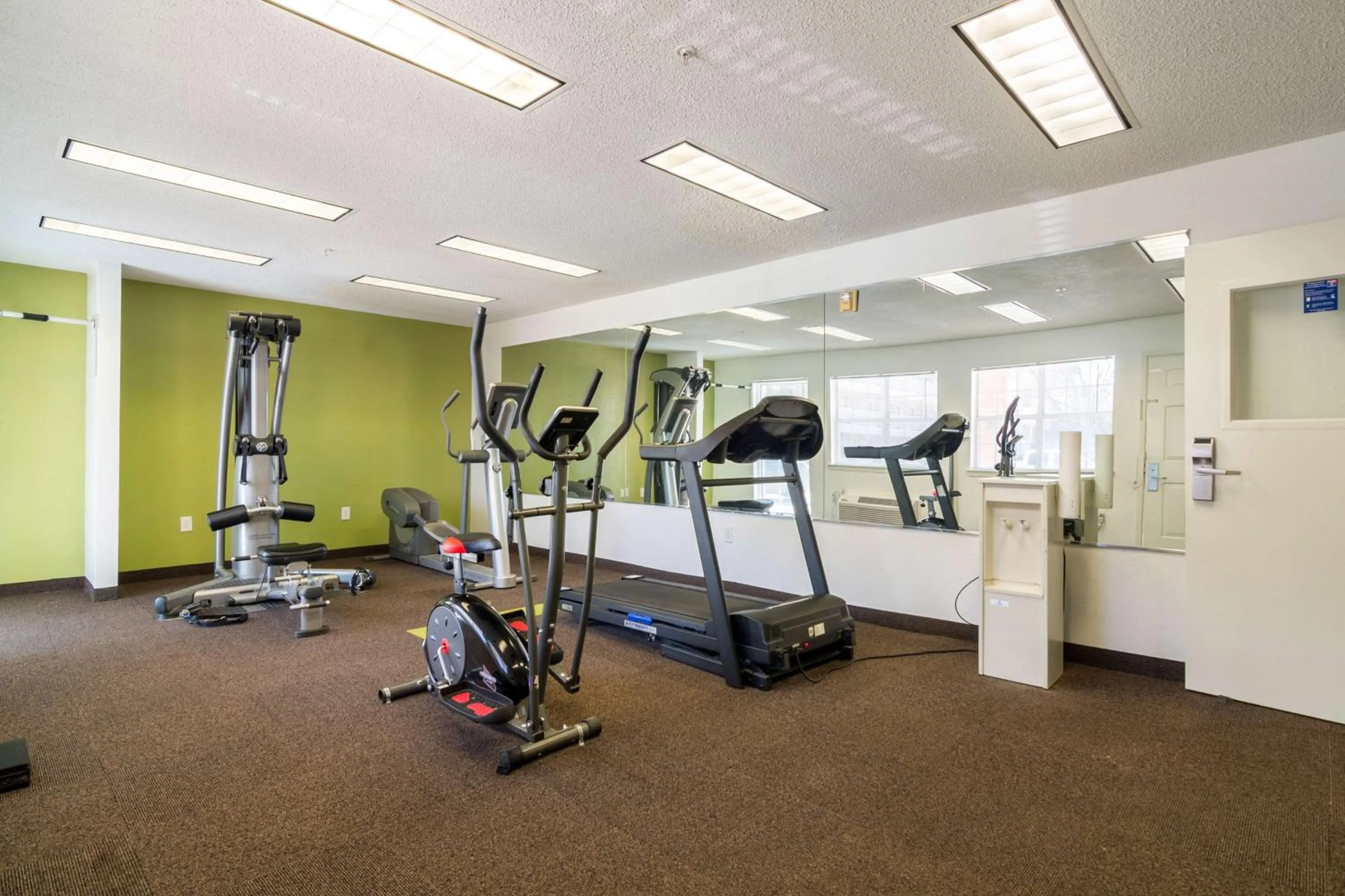 Fitness centre/facilities in Studio 6-Plano, TX - Dallas - Plano Medical Center