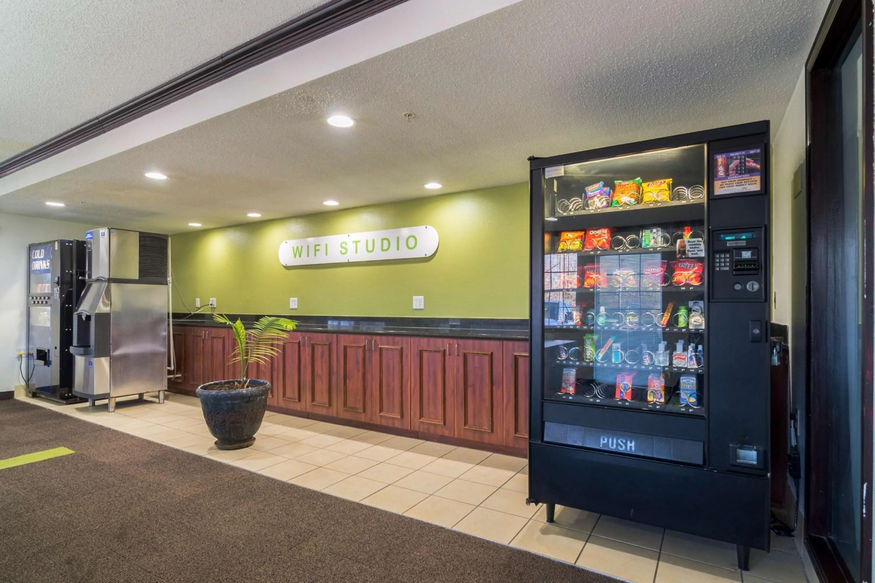 On site in Studio 6-Plano, TX - Dallas - Plano Medical Center