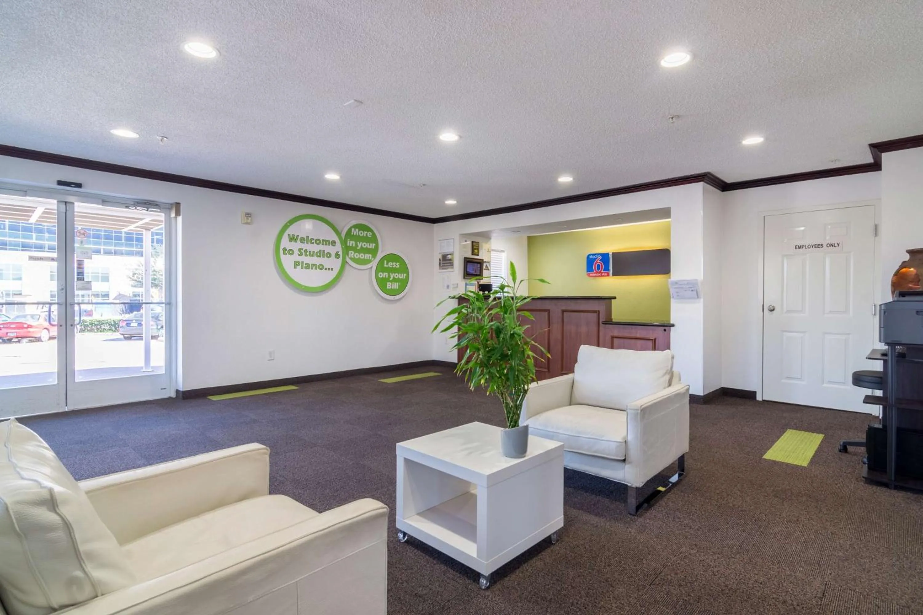 Lobby or reception in Studio 6-Plano, TX - Dallas - Plano Medical Center