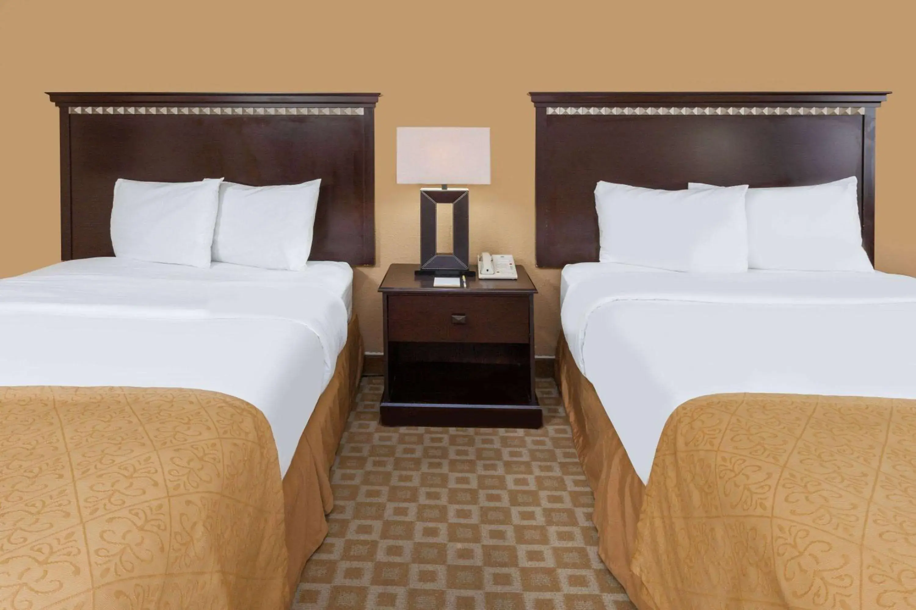 Photo of the whole room, Bed in Days Inn by Wyndham Sherman Photo of the whole room, Bed in Days Inn by Wyndham Sherman