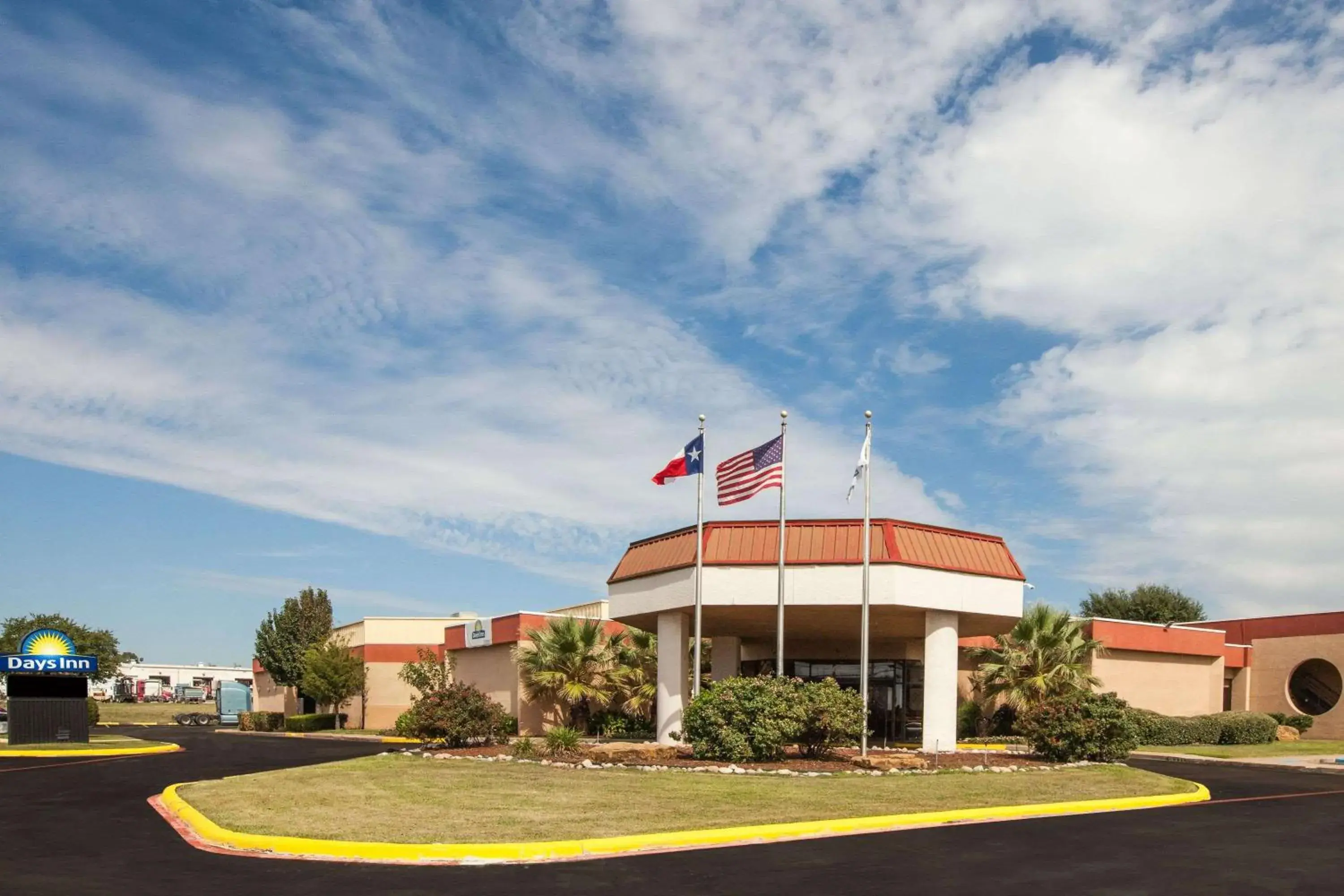 Property building in Days Inn by Wyndham Sherman Property building in Days Inn by Wyndham Sherman