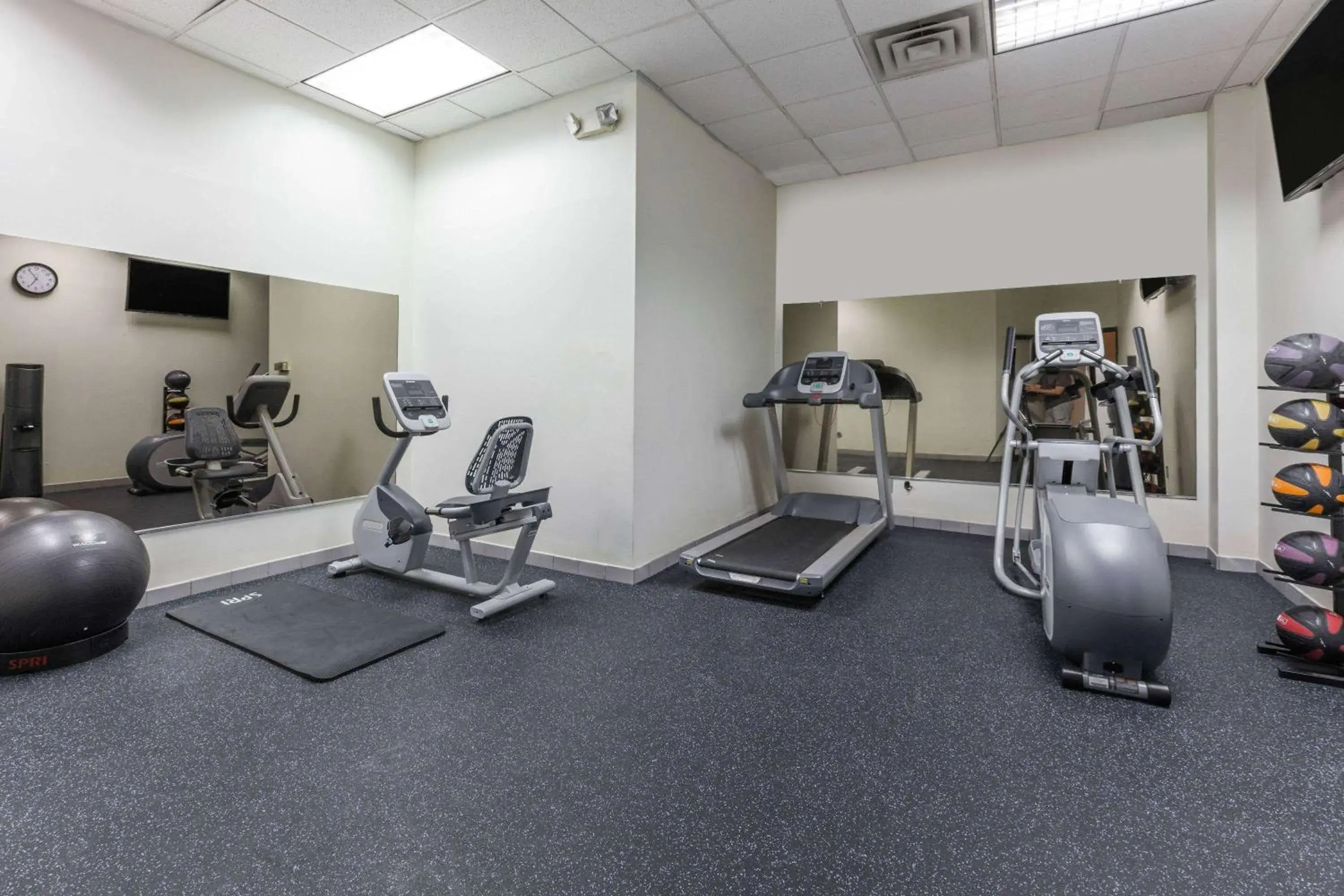 Fitness centre/facilities in Days Inn by Wyndham Sherman Fitness centre/facilities in Days Inn by Wyndham Sherman