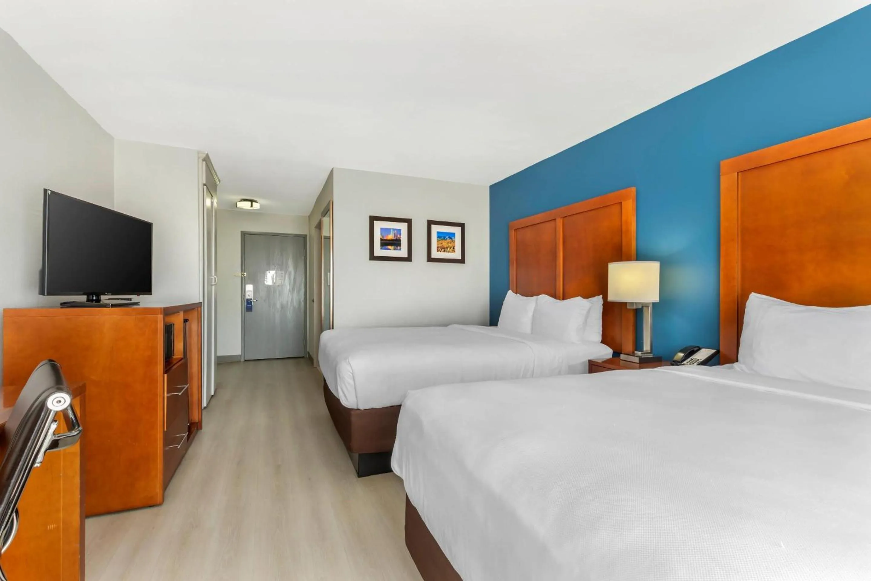 Bedroom, Bed in Comfort Inn & Suites Red Oak - Dallas Area