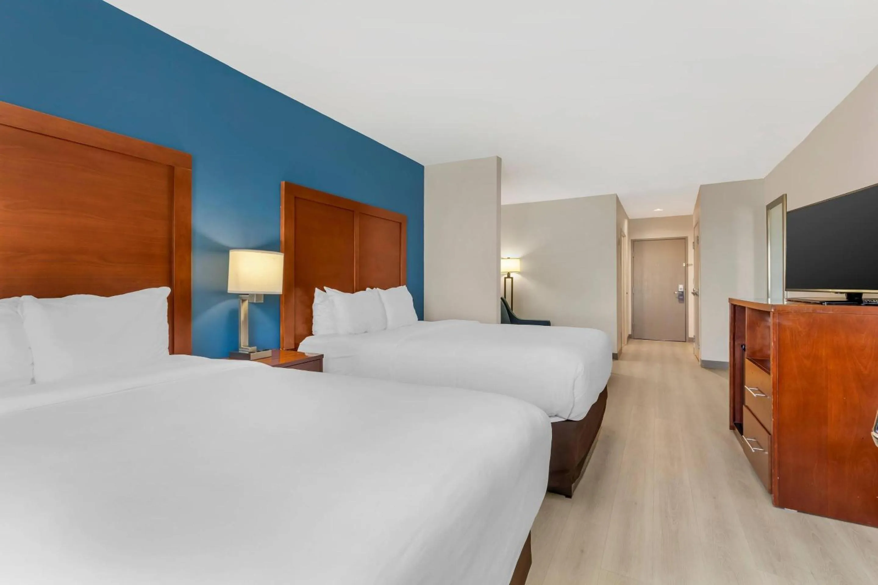 Bedroom, Bed in Comfort Inn & Suites Red Oak - Dallas Area