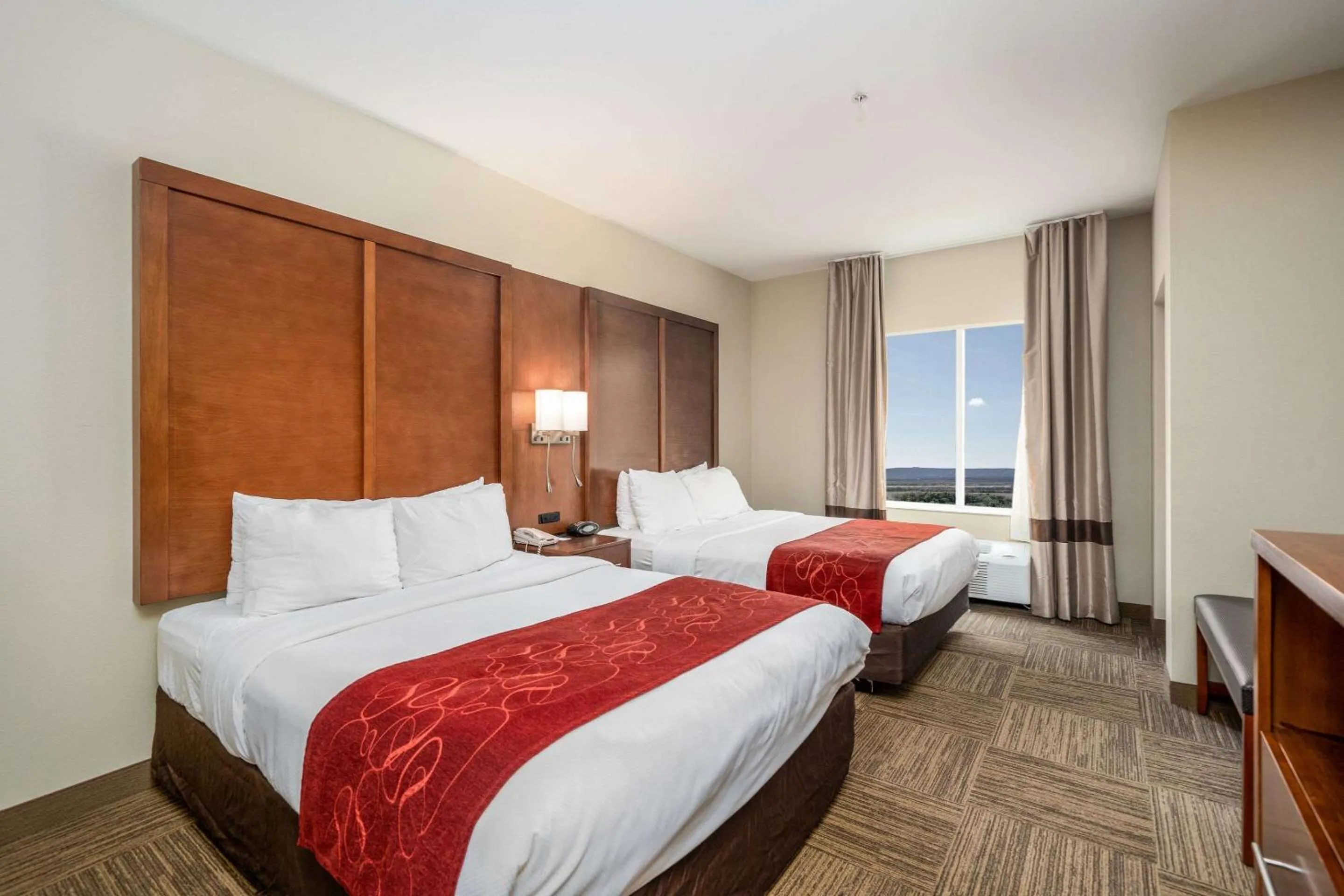 Bedroom, Bed in Comfort Suites University