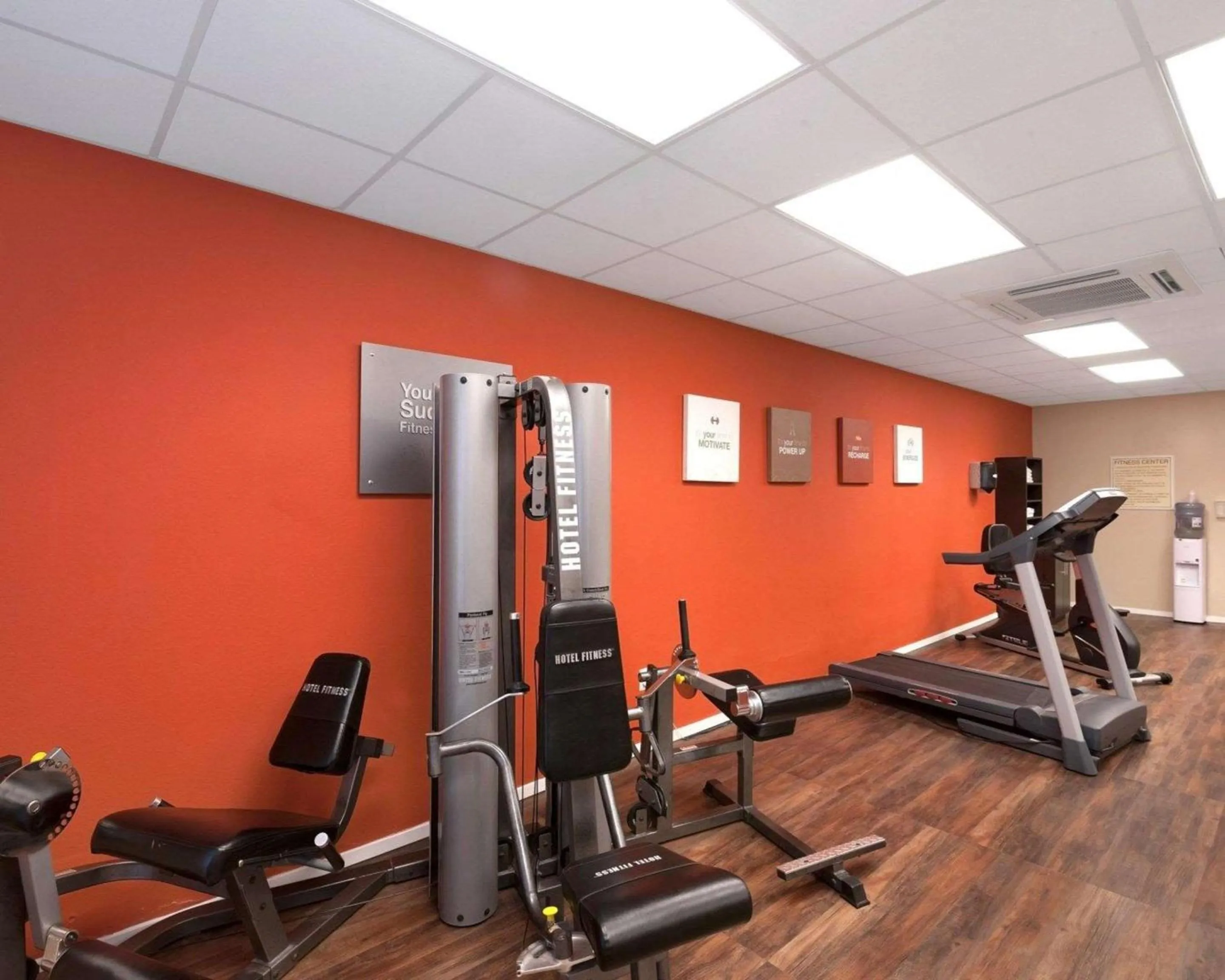 Fitness centre/facilities in Comfort Suites University