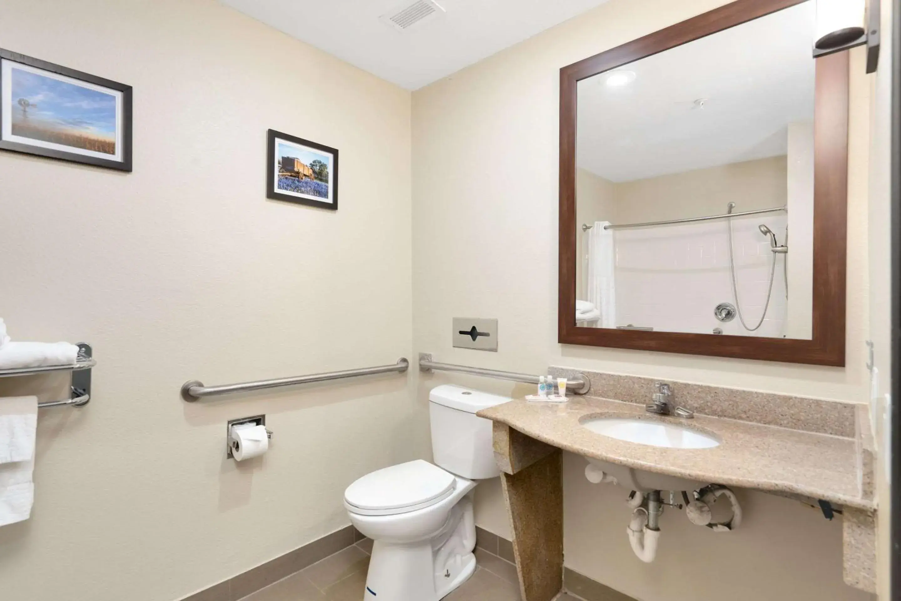 Bedroom in Comfort Suites University Bedroom in Comfort Suites University