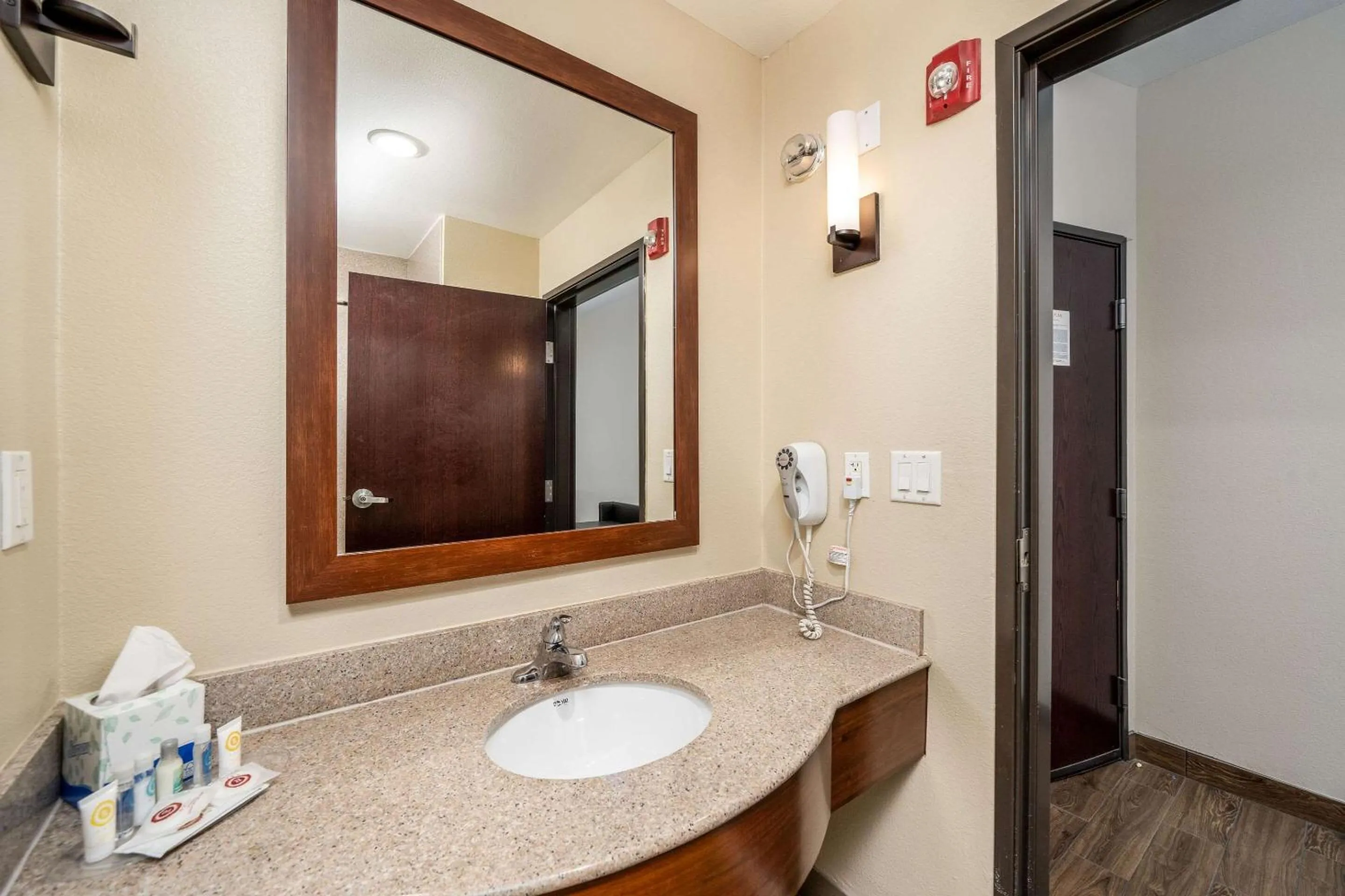 Bedroom in Comfort Suites University