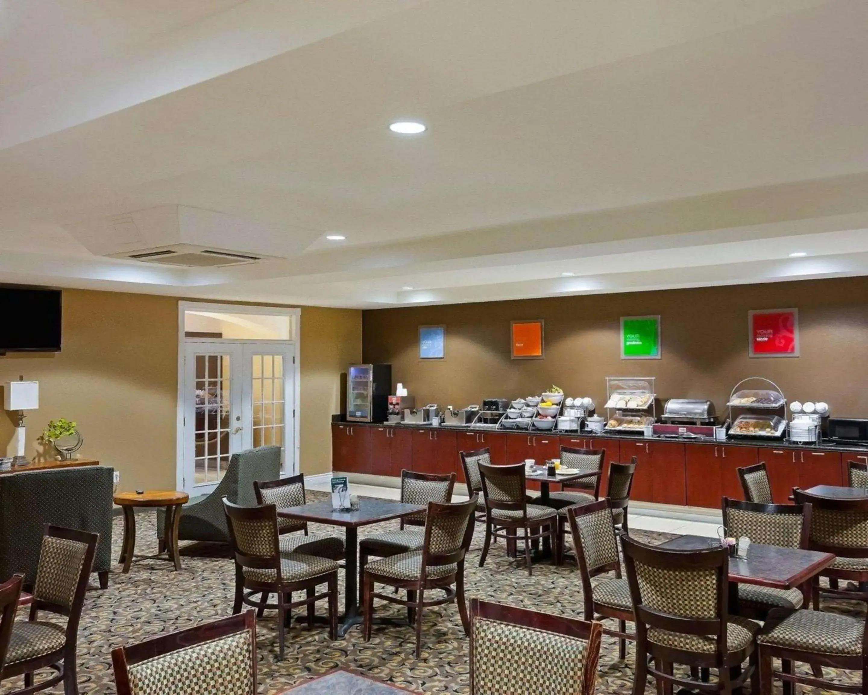 Restaurant/places to eat in Comfort Suites University Restaurant/places to eat in Comfort Suites University