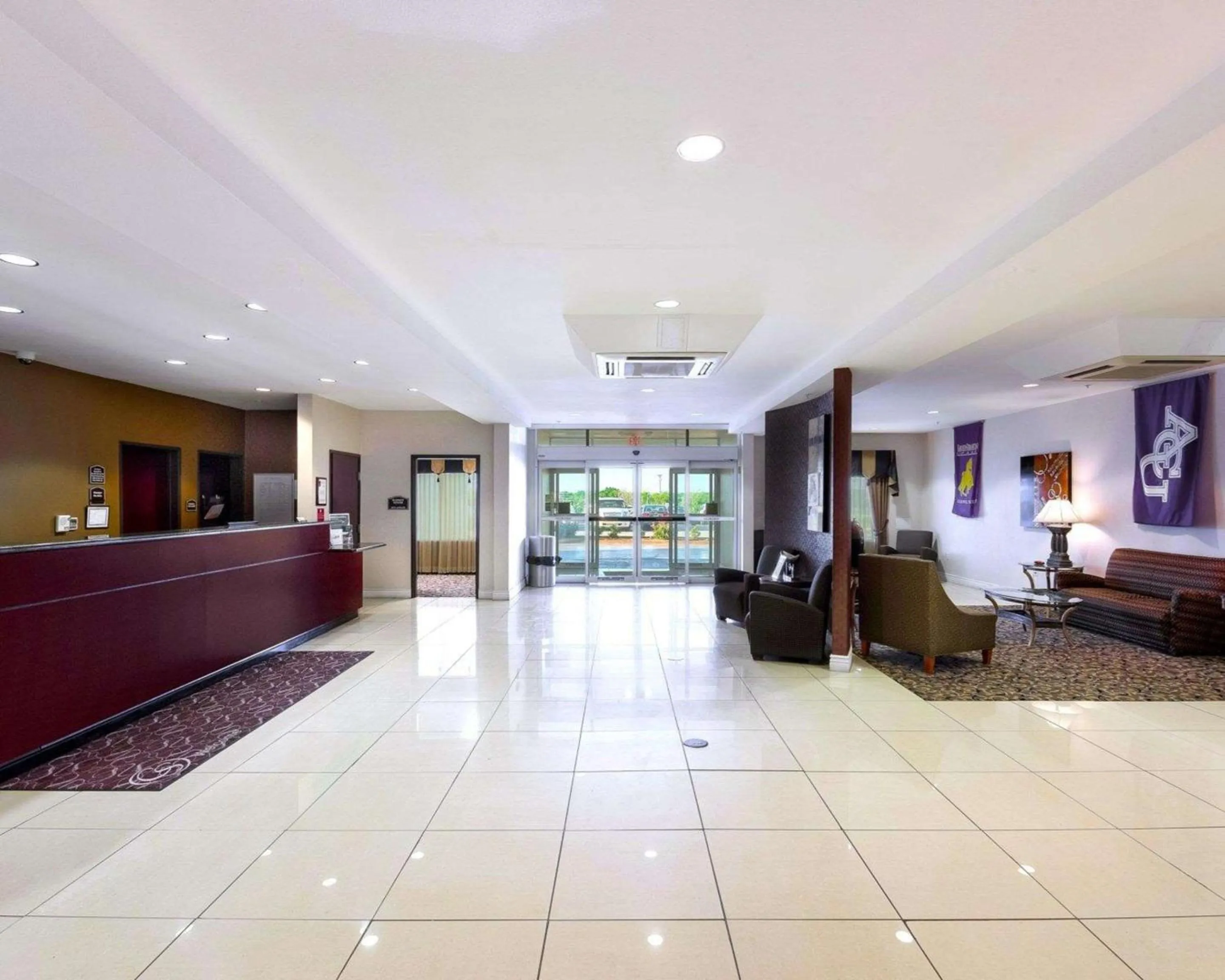 Lobby or reception in Comfort Suites University