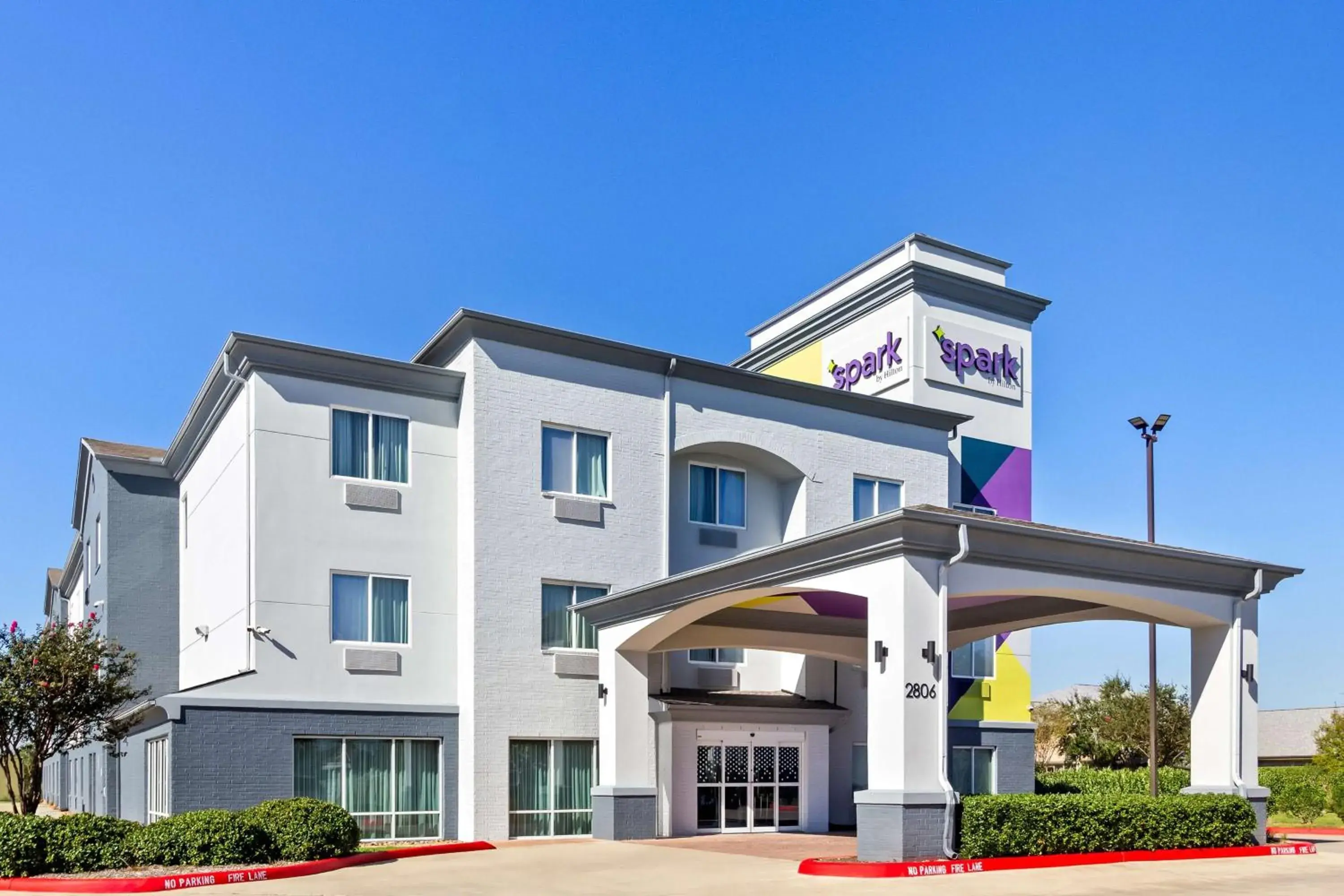 Property building in Spark by Hilton Pearland Property building in Spark by Hilton Pearland