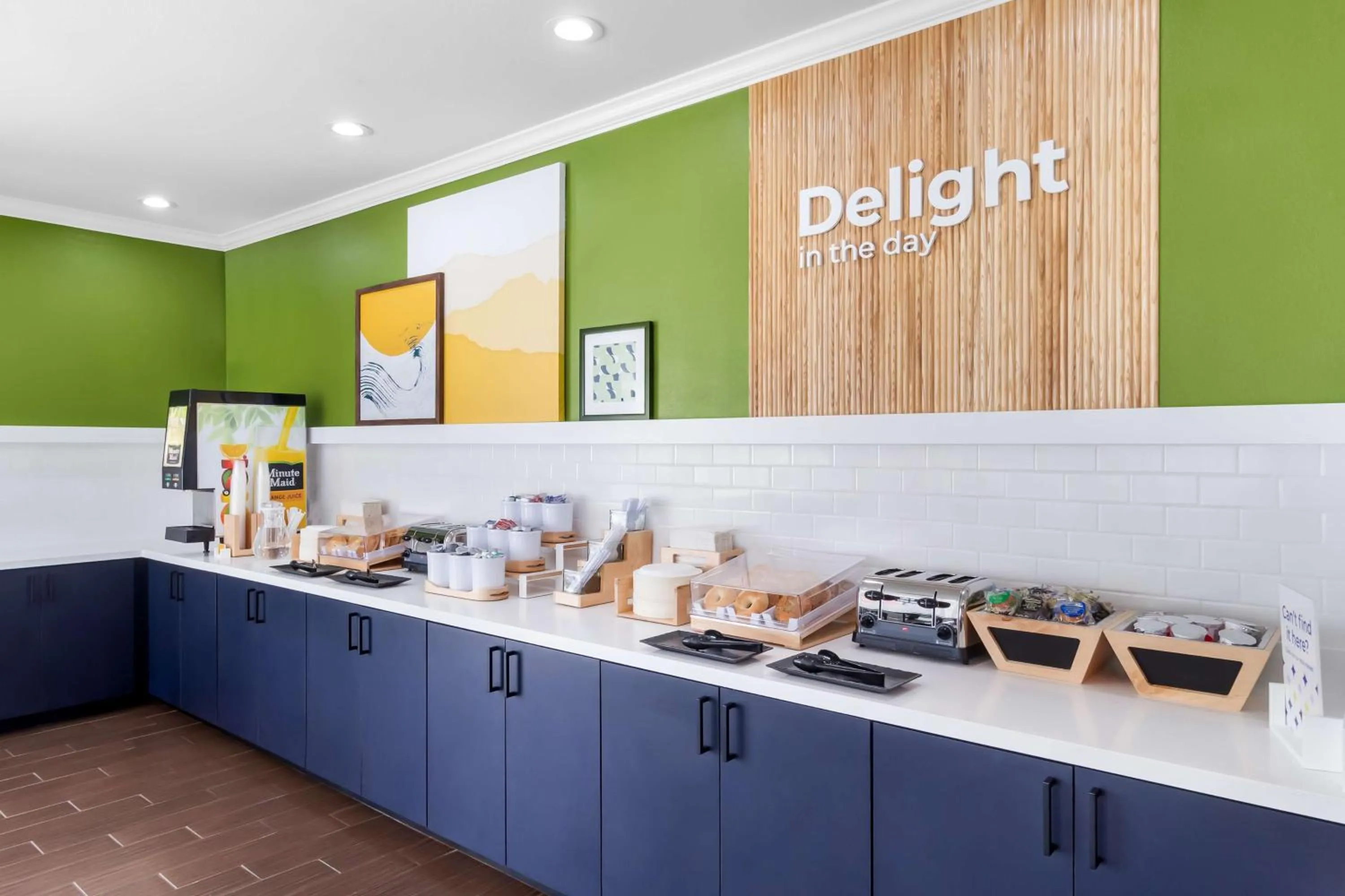 Food and drinks in Spark by Hilton Pearland