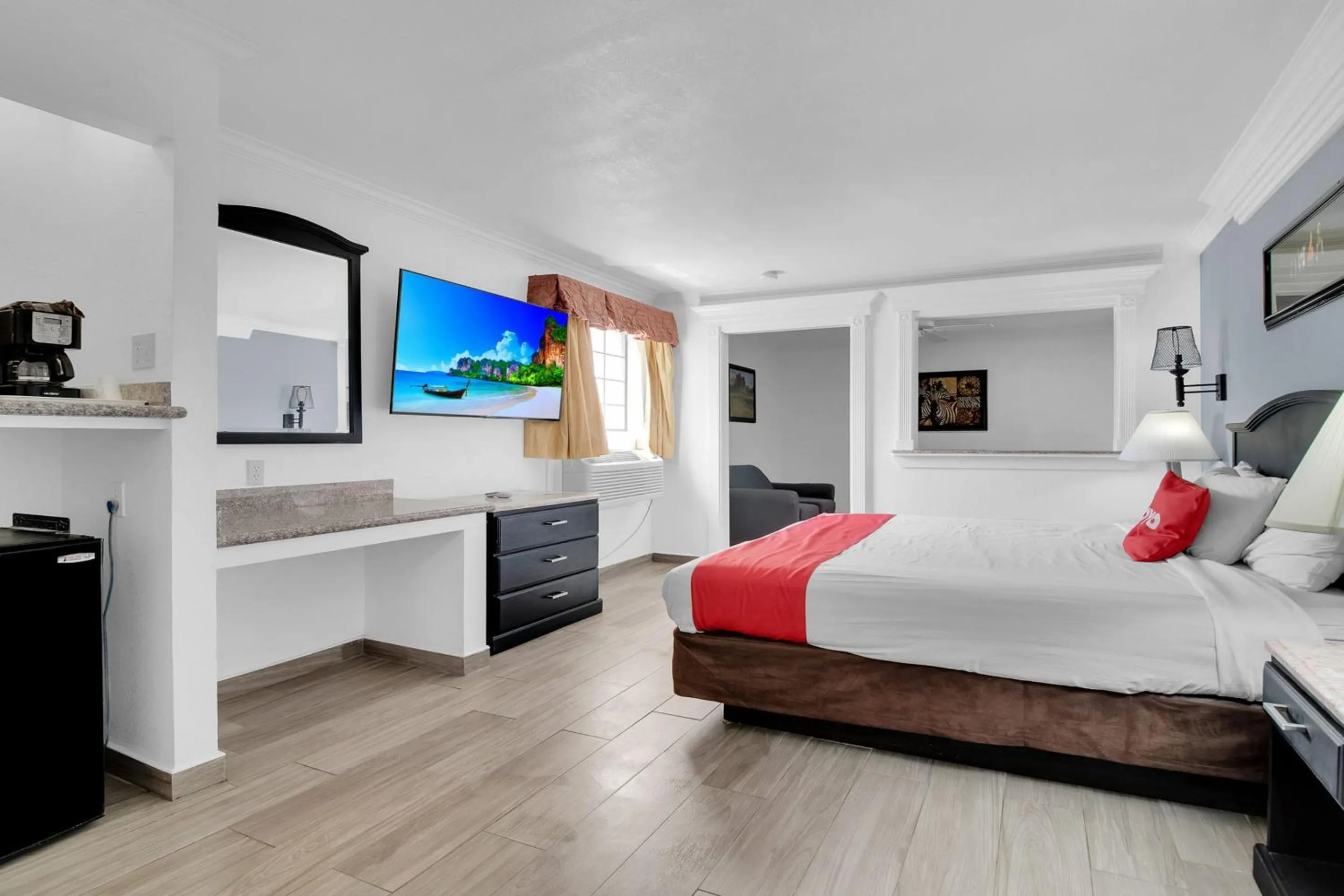 Bedroom, Bed in Three Rivers Executive Inn & Suites By OYO
