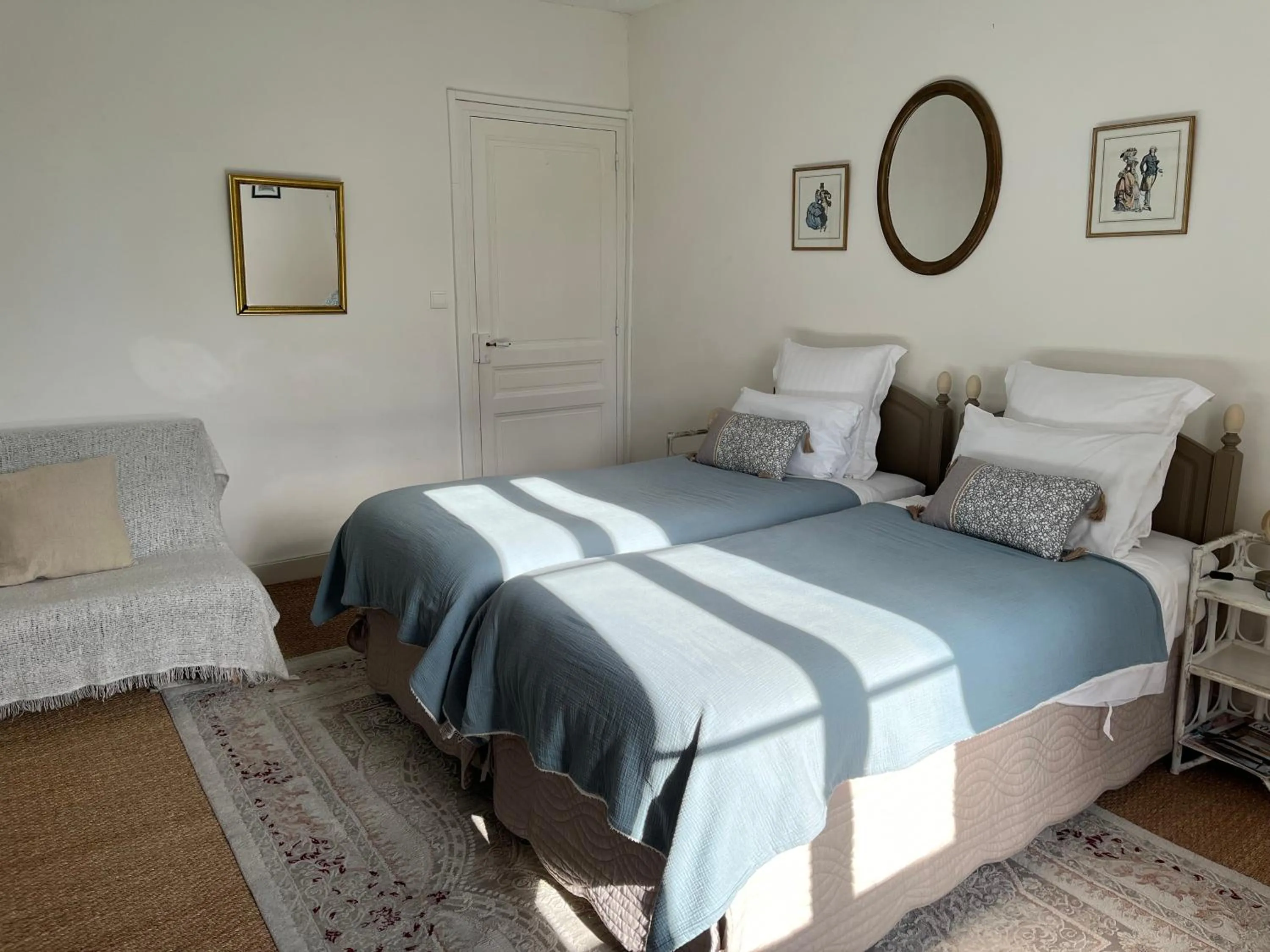 Shower, Bed in Villa Médicis