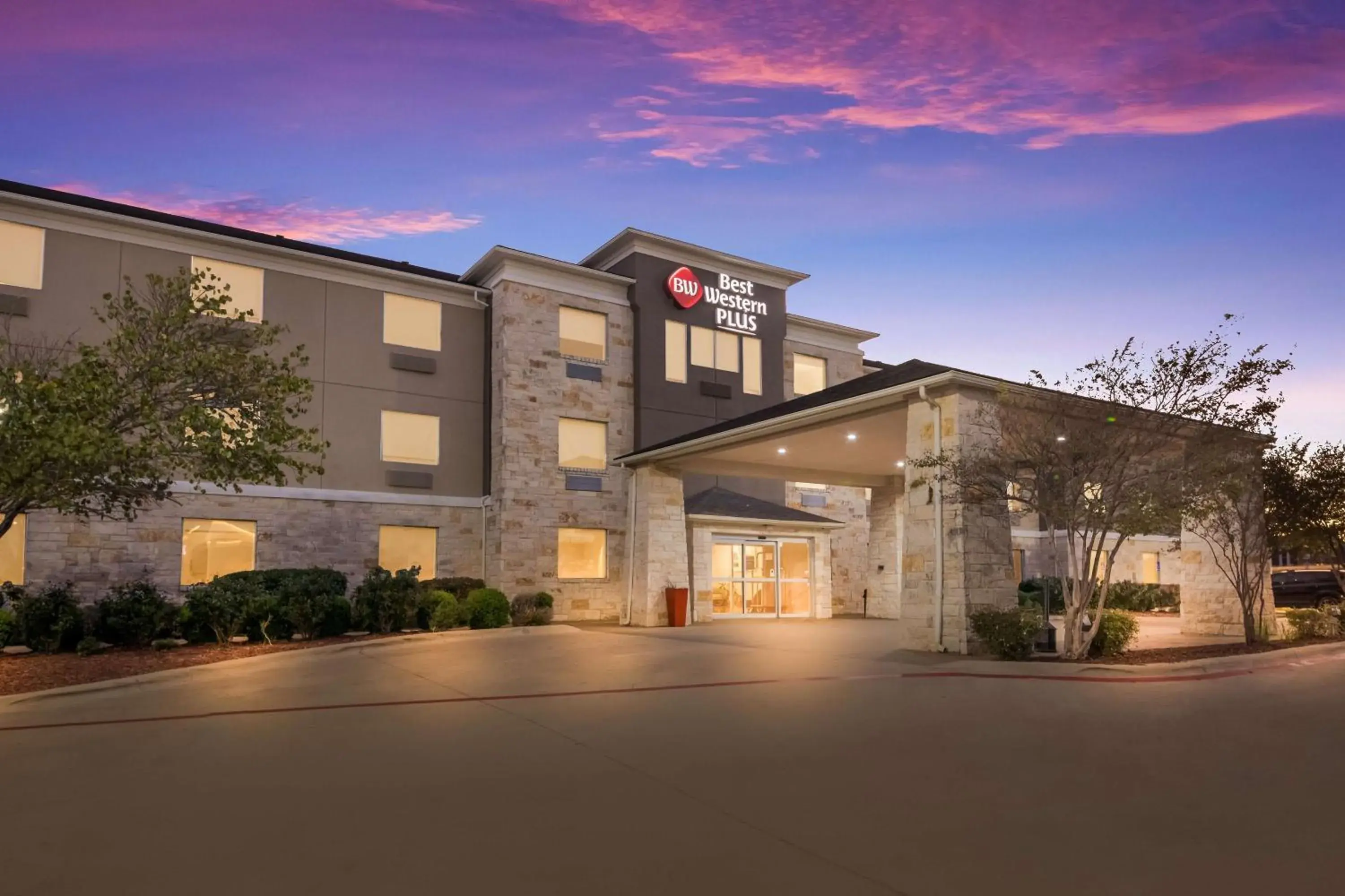 Property building in Best Western Plus Killeen - Fort Cavazos Hotel & Suites Property building in Best Western Plus Killeen - Fort Cavazos Hotel & Suites