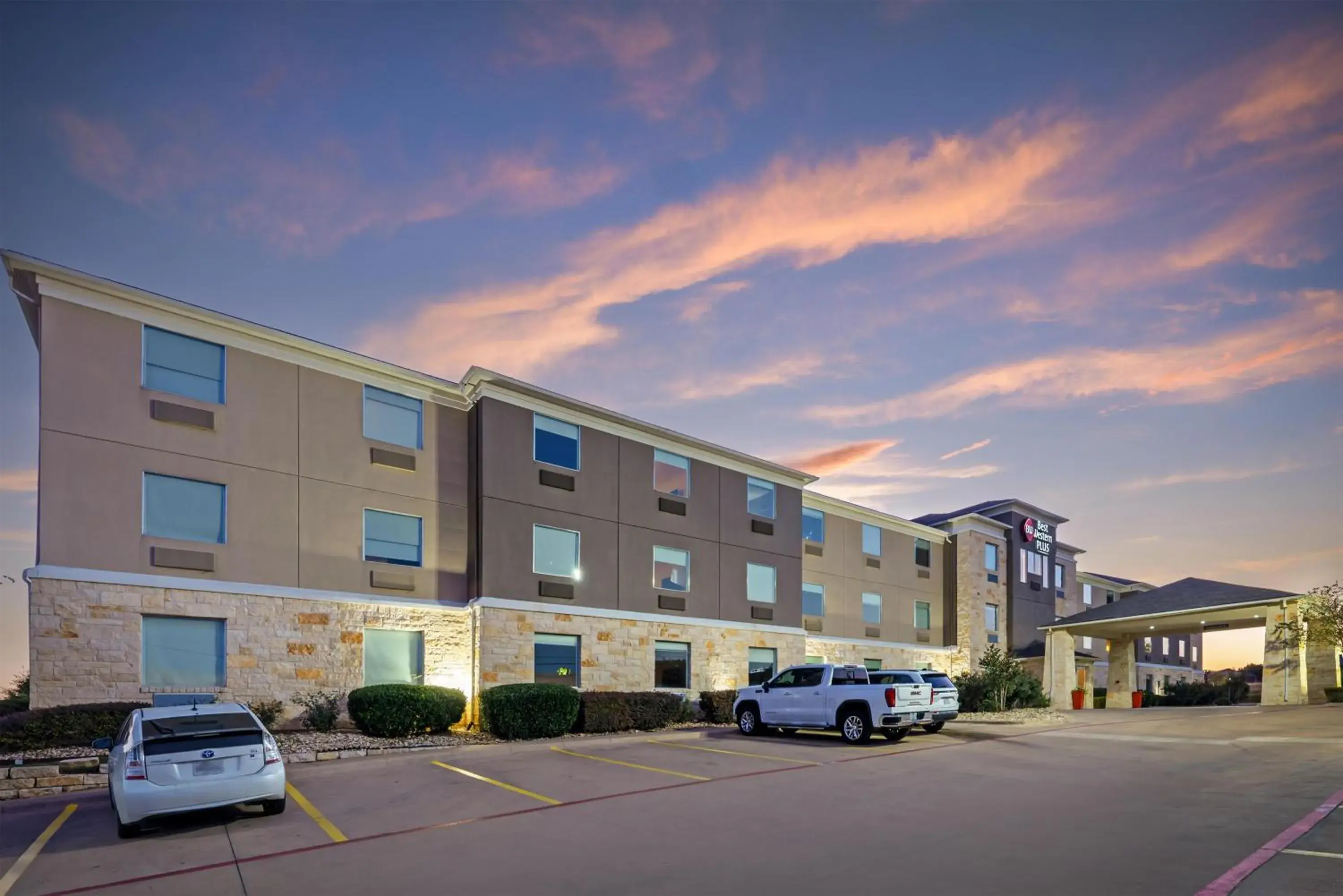 Property building in Best Western Plus Killeen - Fort Cavazos Hotel & Suites Property building in Best Western Plus Killeen - Fort Cavazos Hotel & Suites