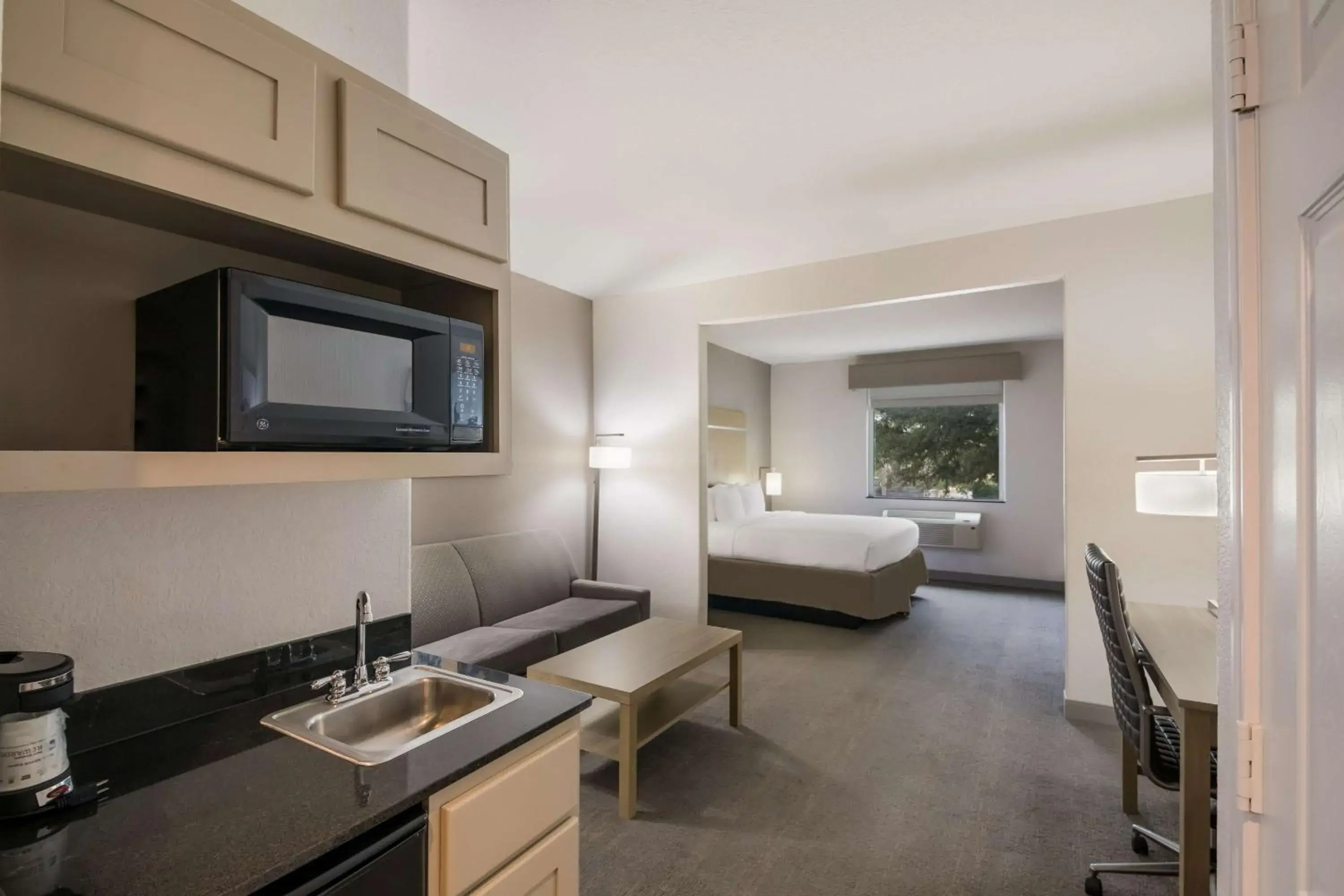 Bedroom, Bed in Best Western Plus Killeen - Fort Cavazos Hotel & Suites Bedroom, Bed in Best Western Plus Killeen - Fort Cavazos Hotel & Suites