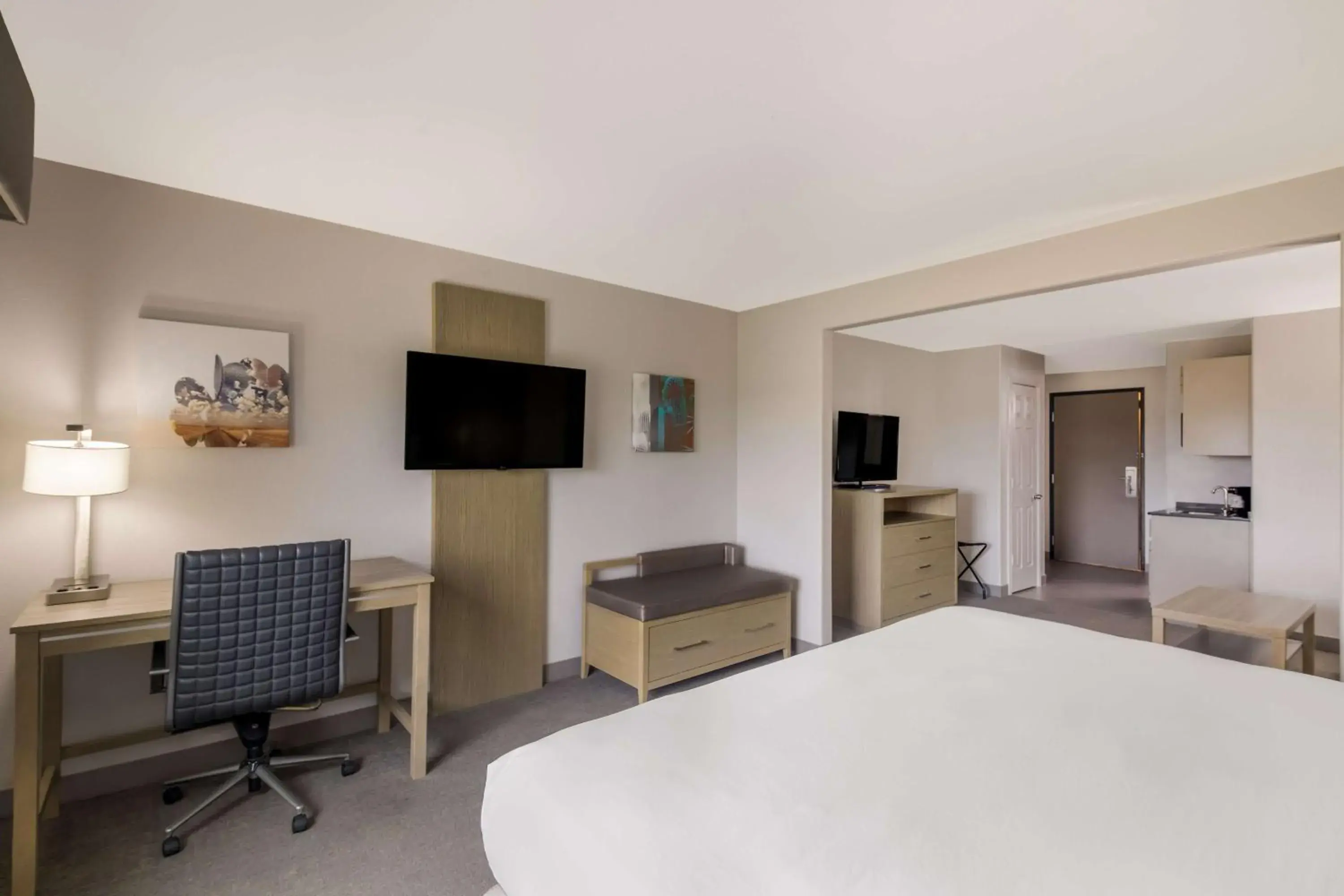 Photo of the whole room, Bed in Best Western Plus Killeen - Fort Cavazos Hotel & Suites Photo of the whole room, Bed in Best Western Plus Killeen - Fort Cavazos Hotel & Suites