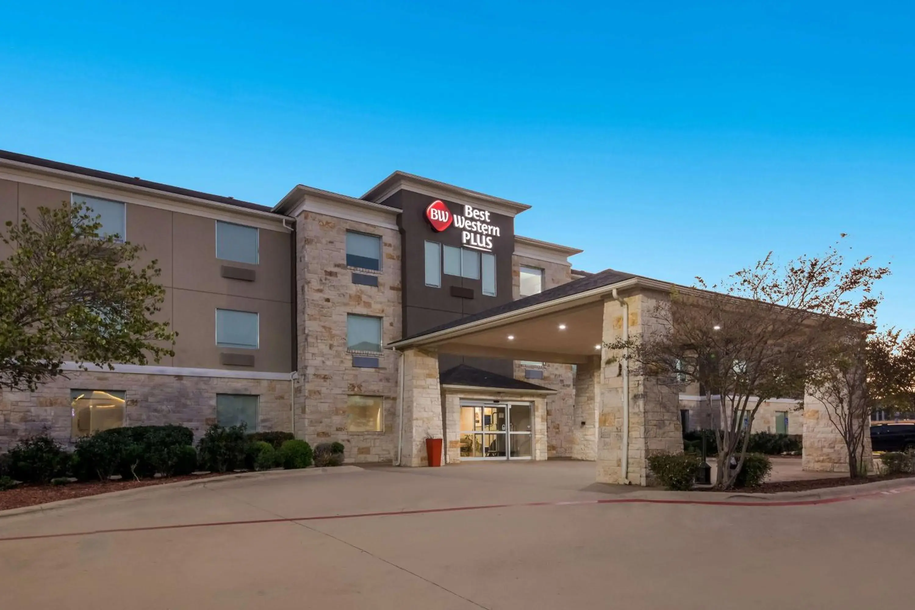 Property building in Best Western Plus Killeen - Fort Cavazos Hotel & Suites Property building in Best Western Plus Killeen - Fort Cavazos Hotel & Suites