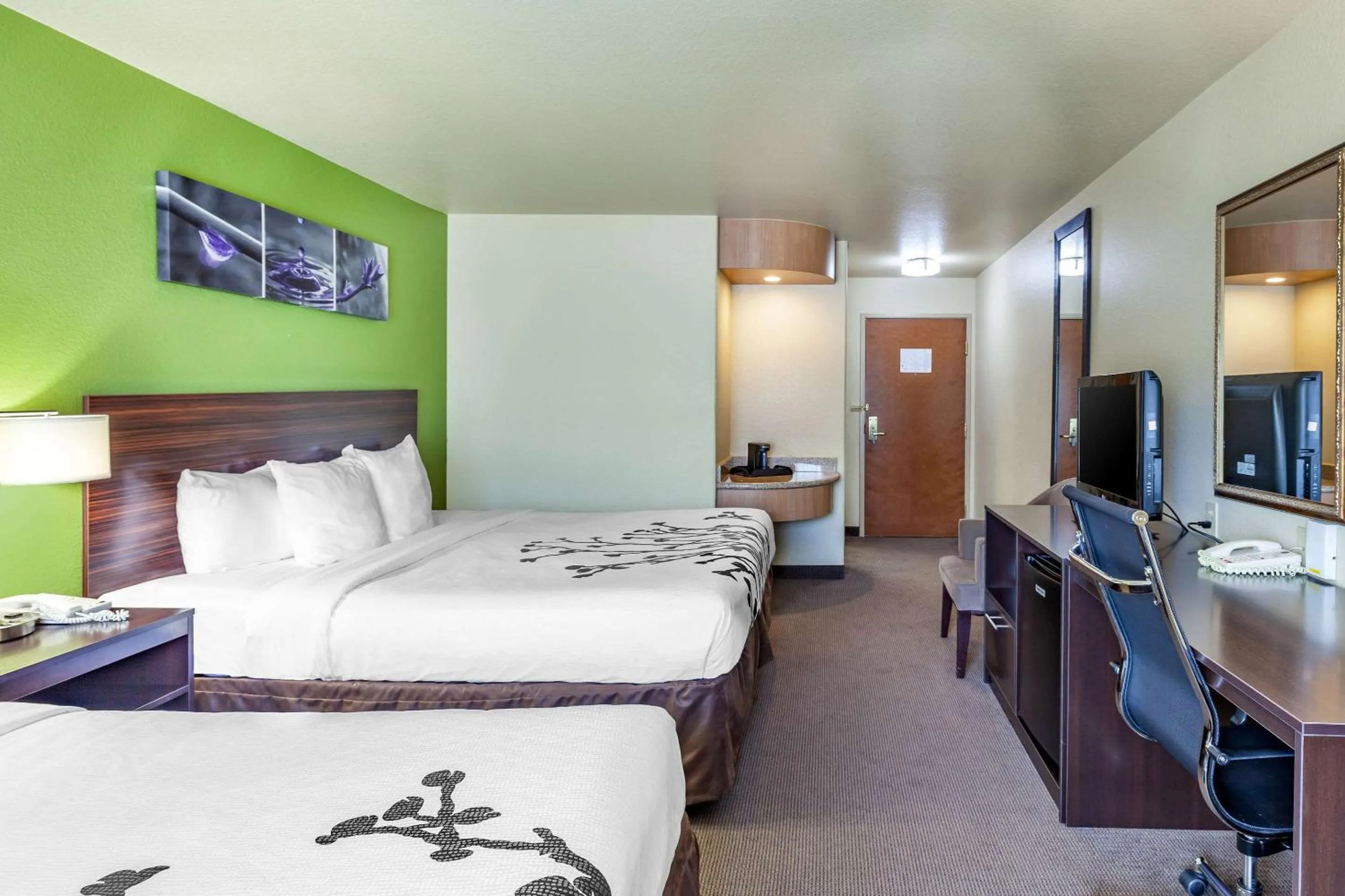 Photo of the whole room, Bed in Sleep Inn & Suites Hewitt - South Waco
