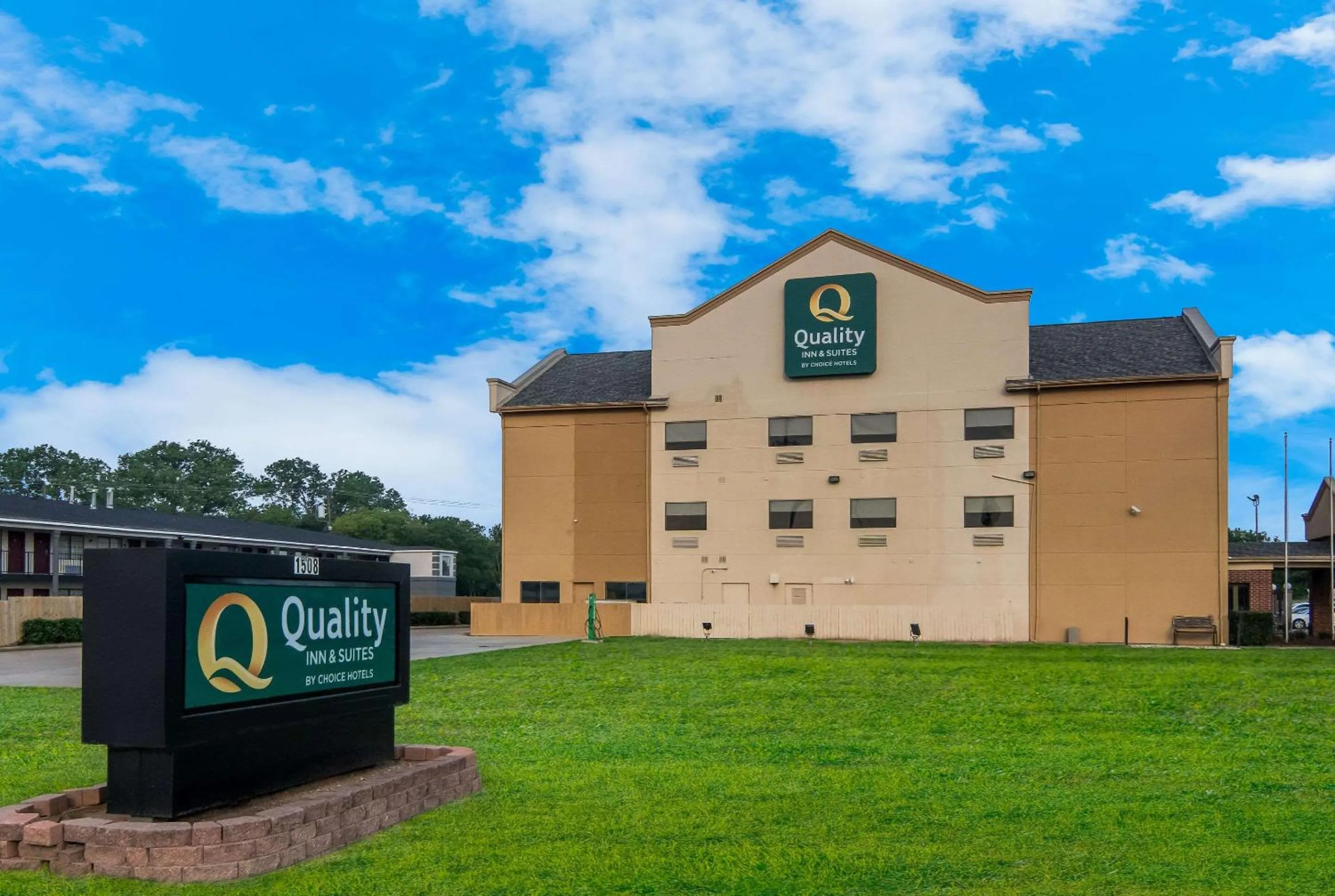 Property building in Quality Inn & Suites Waco North