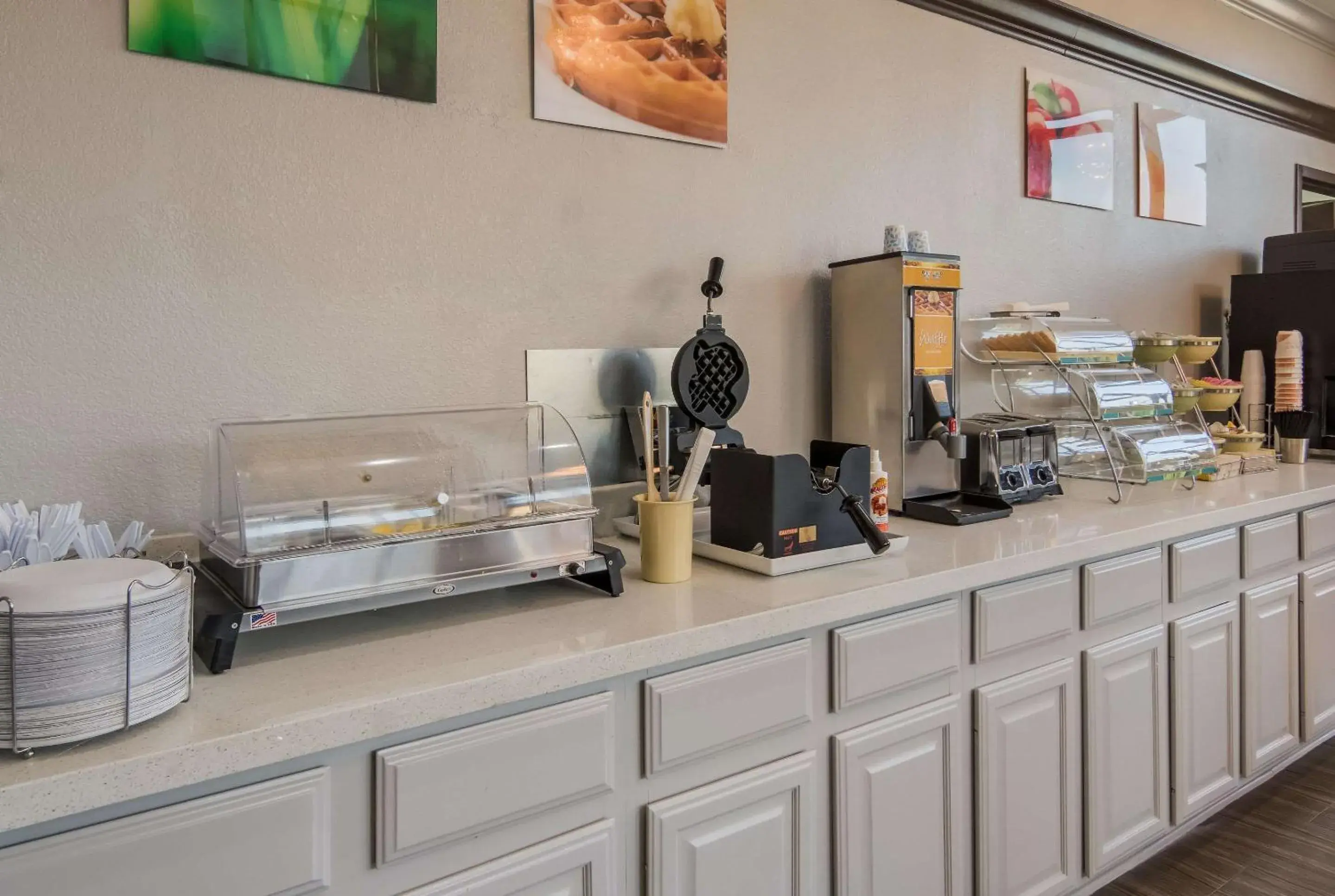 Breakfast in Quality Inn & Suites Waco North Breakfast in Quality Inn & Suites Waco North