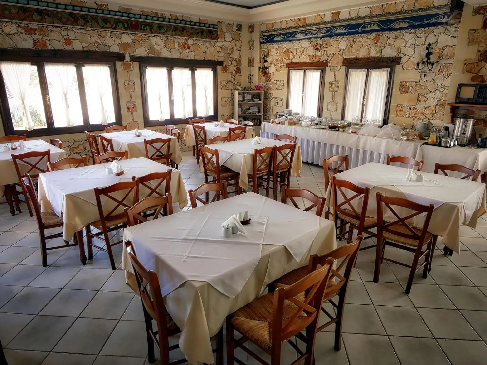 Restaurant/places to eat in Areti Aparthotel