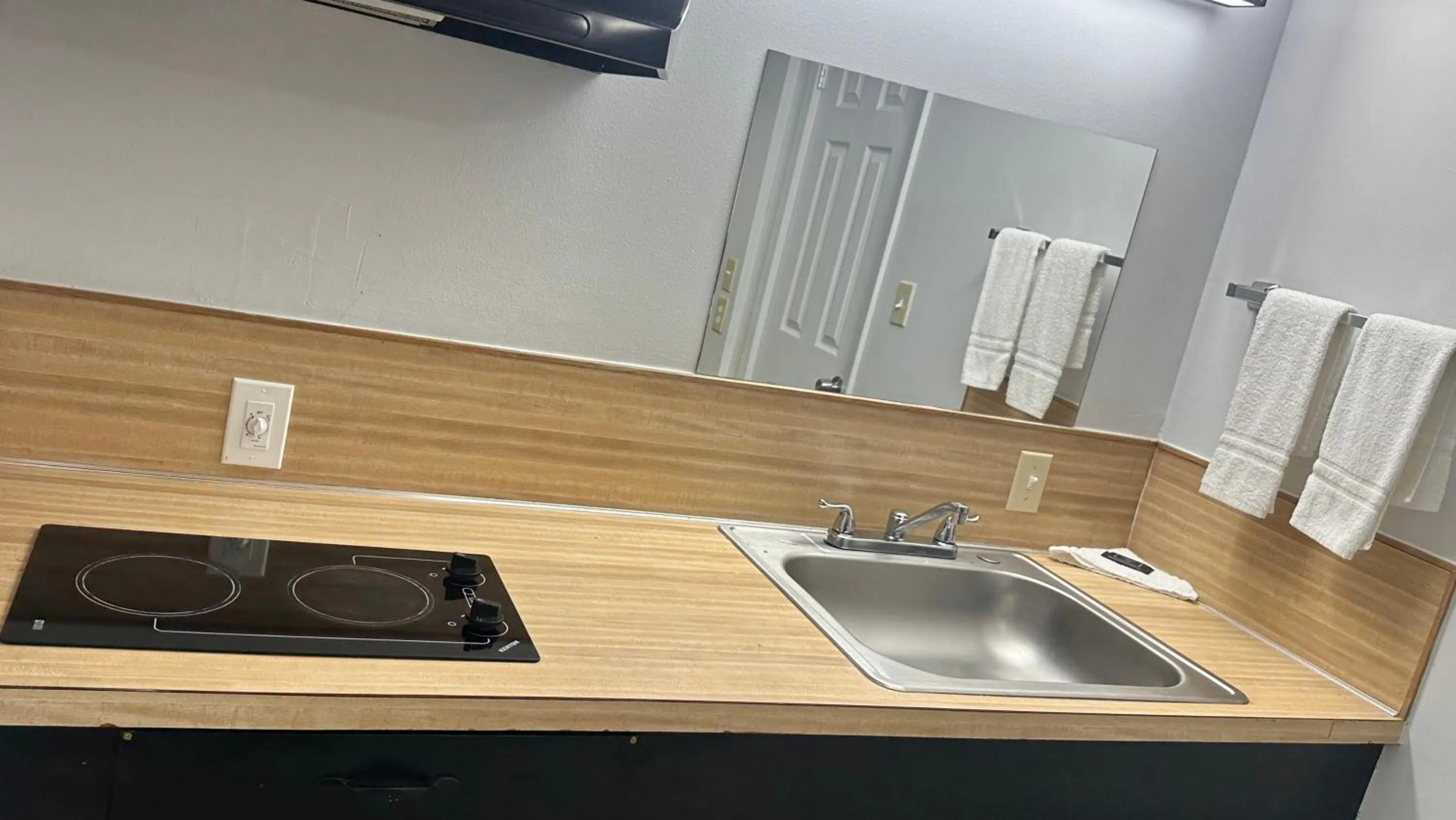 Kitchen or kitchenette in Motel 6-Winnie, TX