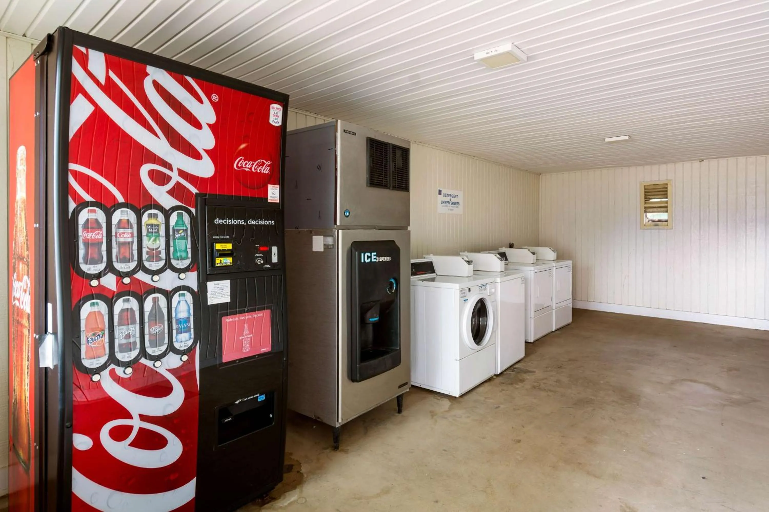 Property building in Motel 6-Winnie, TX