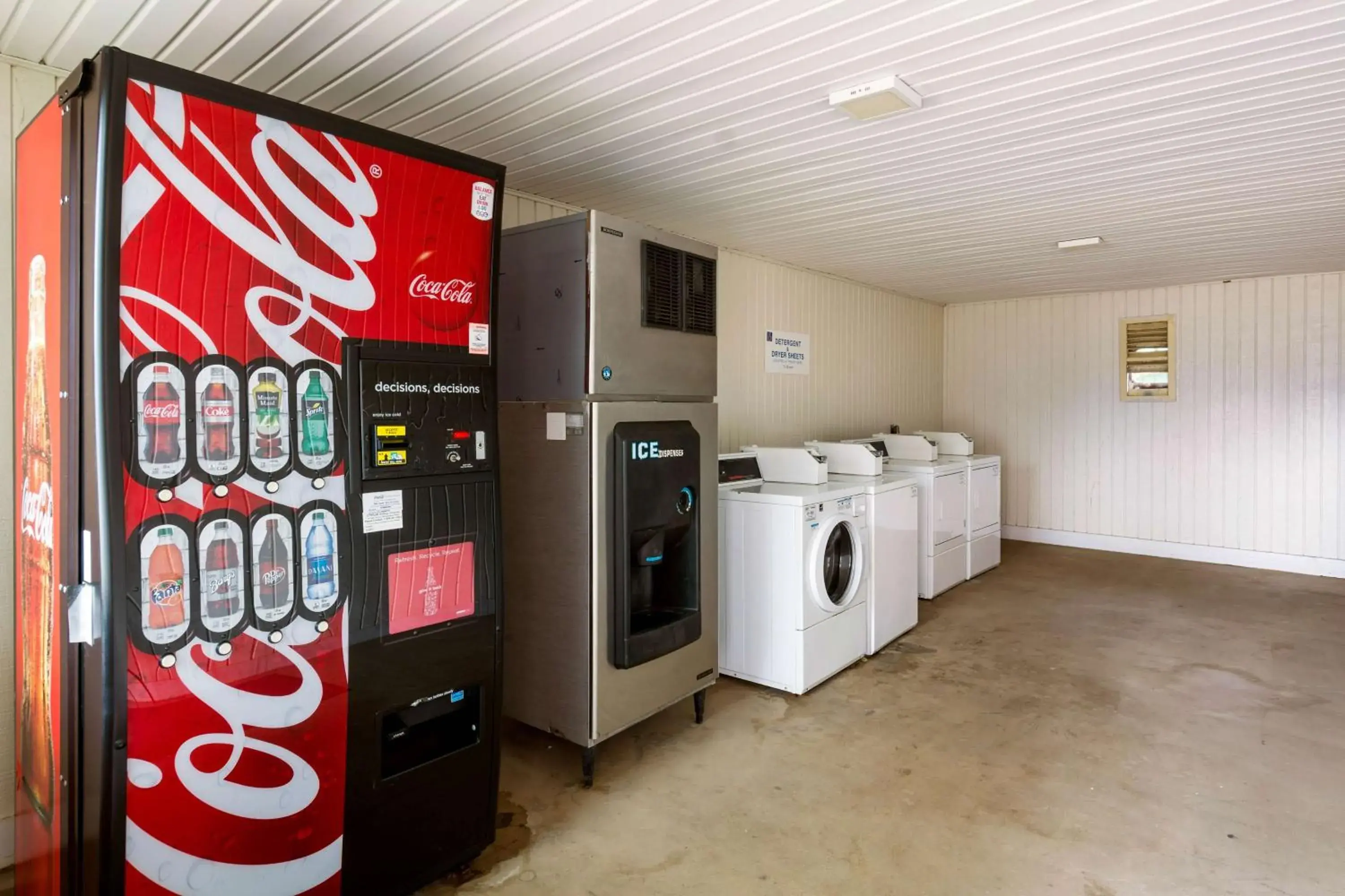 Property building in Motel 6-Winnie, TX Property building in Motel 6-Winnie, TX