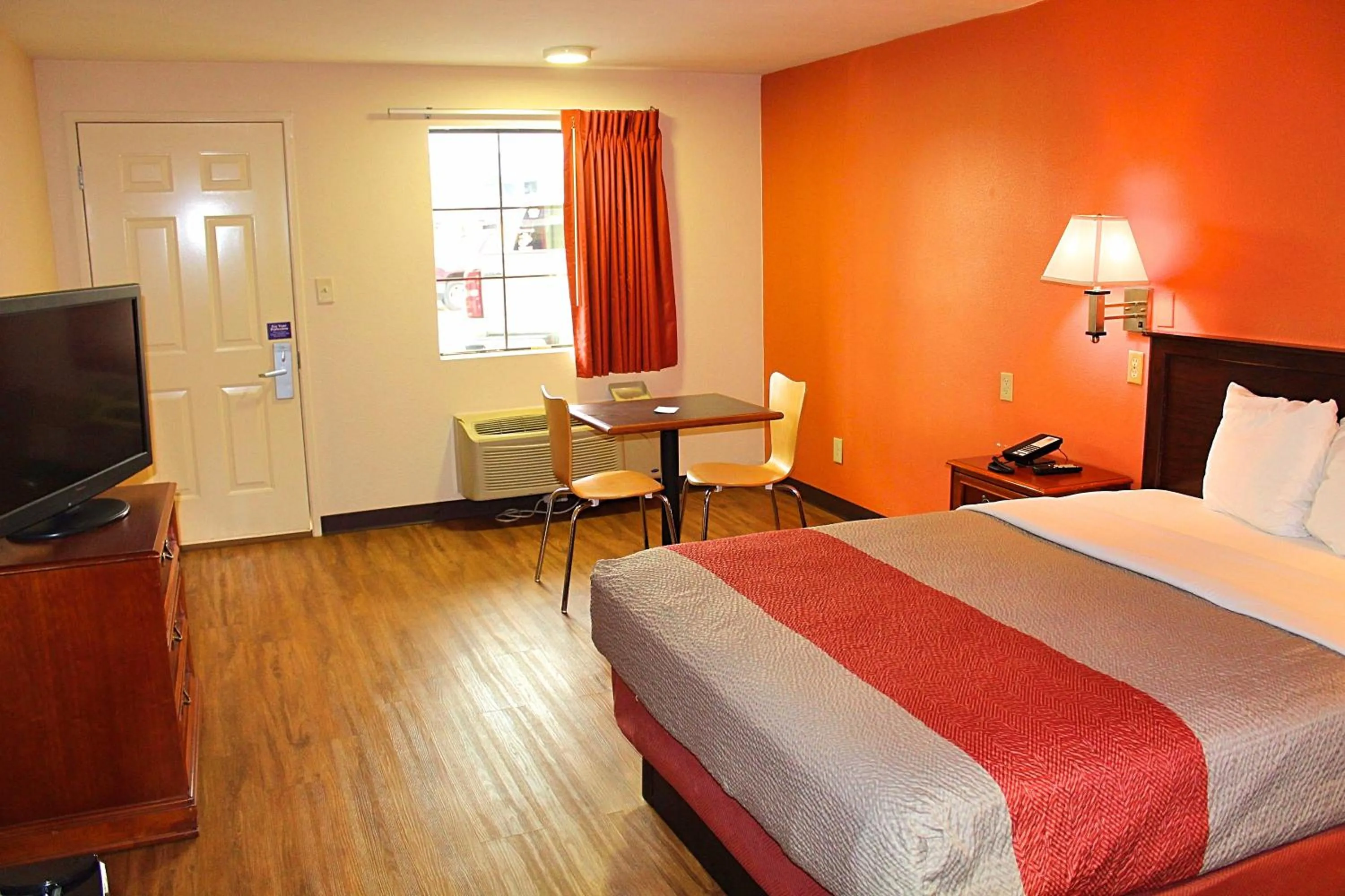 Photo of the whole room, Bed in Motel 6-Winnie, TX