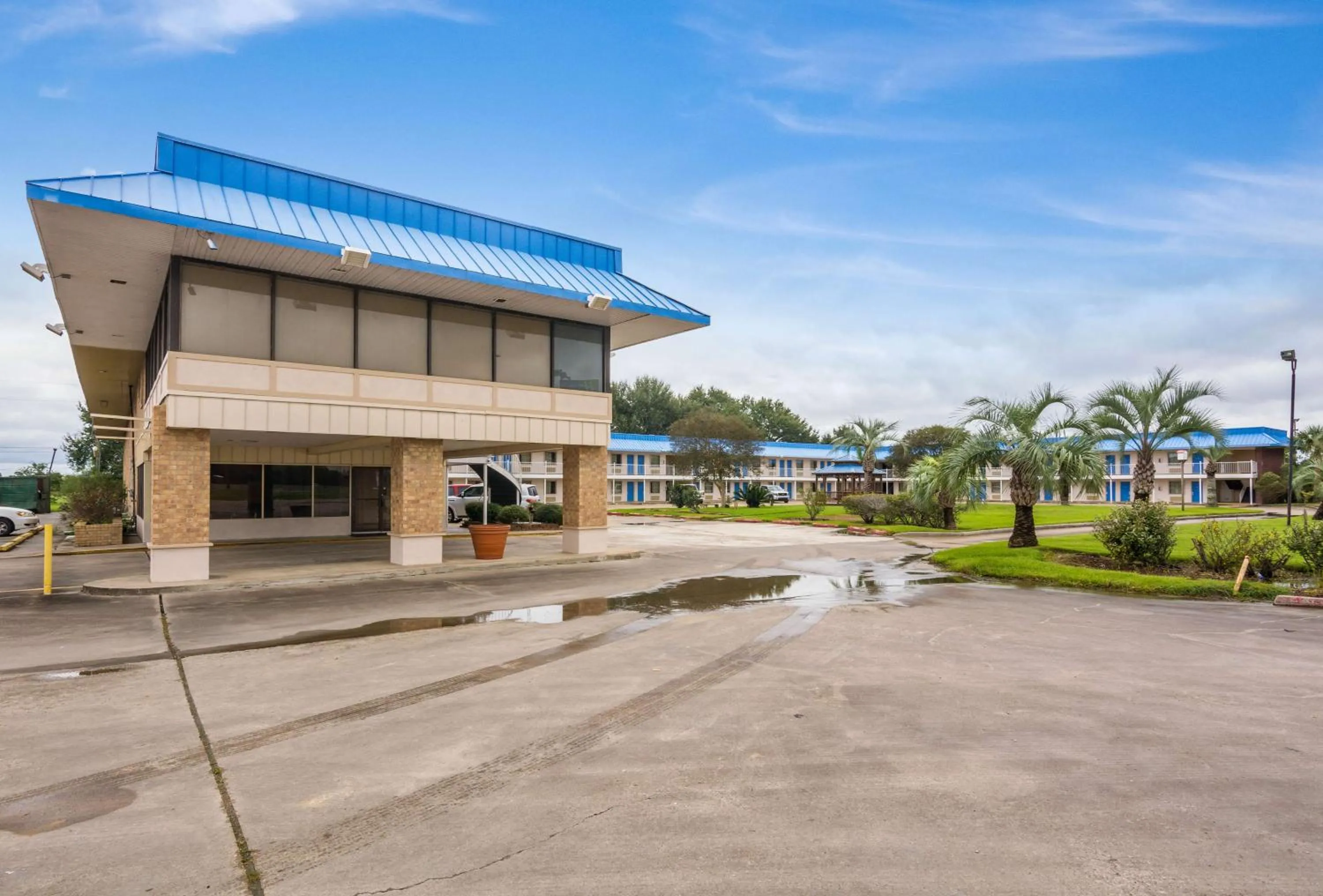 Property building in Motel 6-Winnie, TX