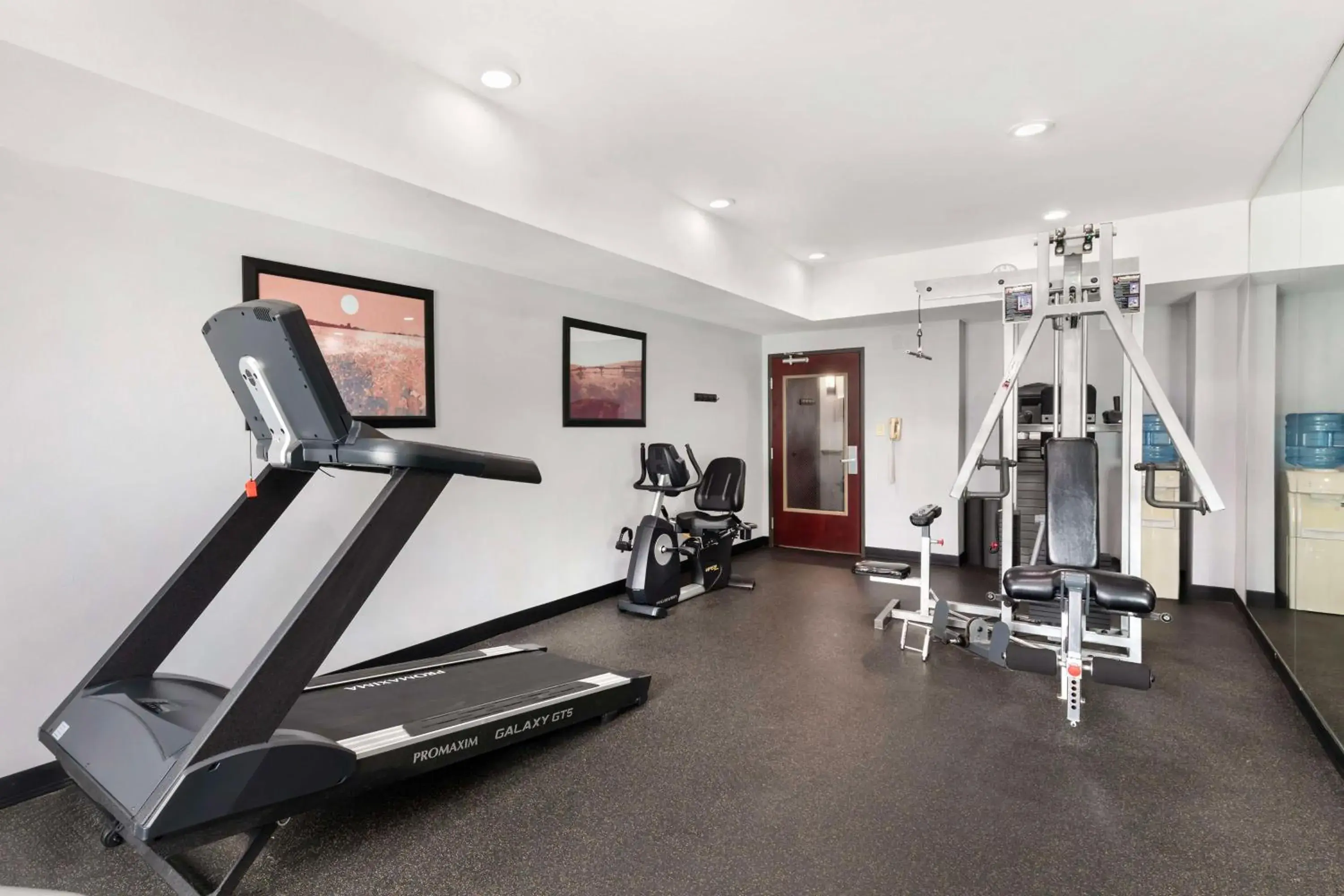 Fitness centre/facilities in Best Western Carthage Inn & Suites Fitness centre/facilities in Best Western Carthage Inn & Suites