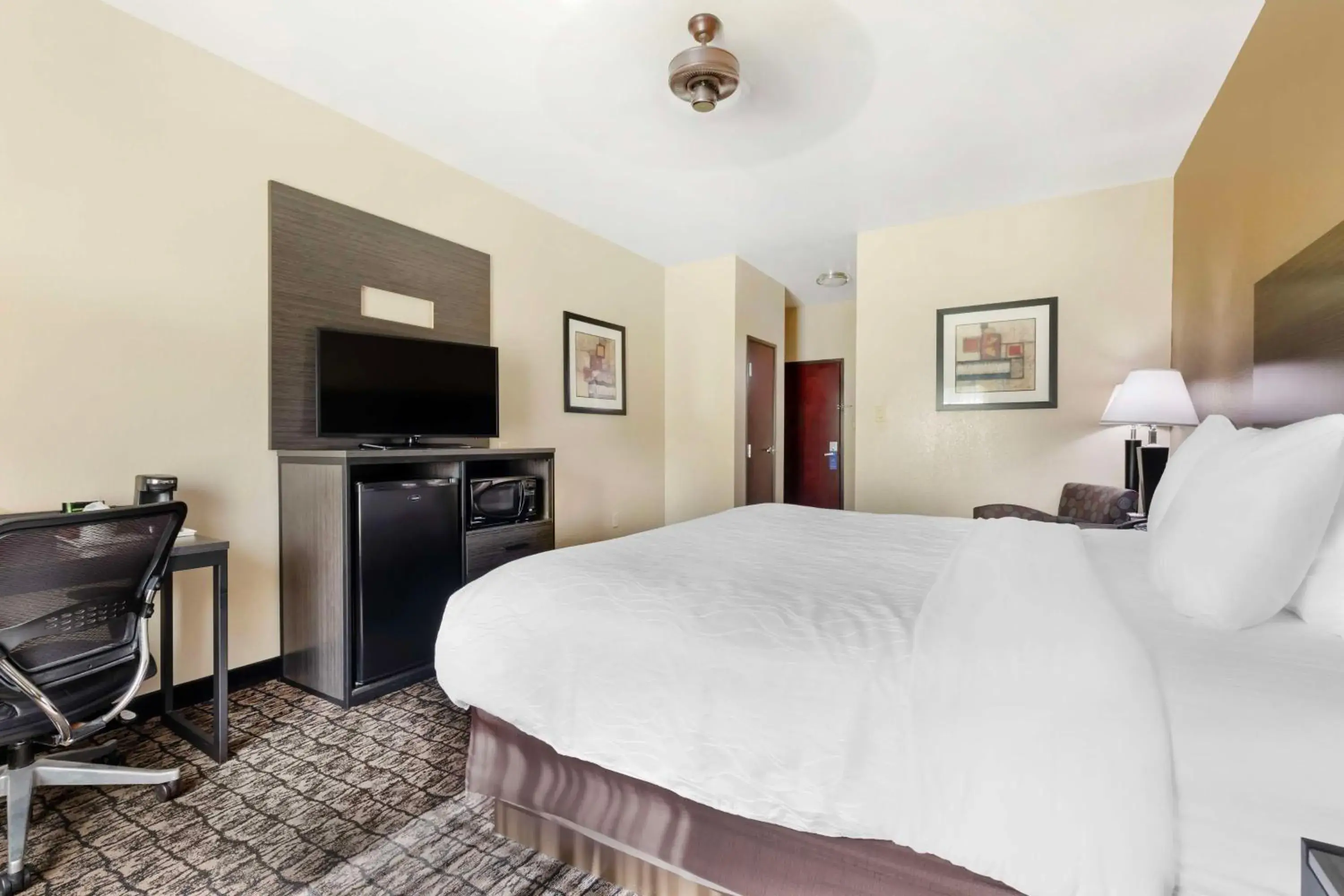 Bedroom, Bed in Best Western Carthage Inn & Suites Bedroom, Bed in Best Western Carthage Inn & Suites