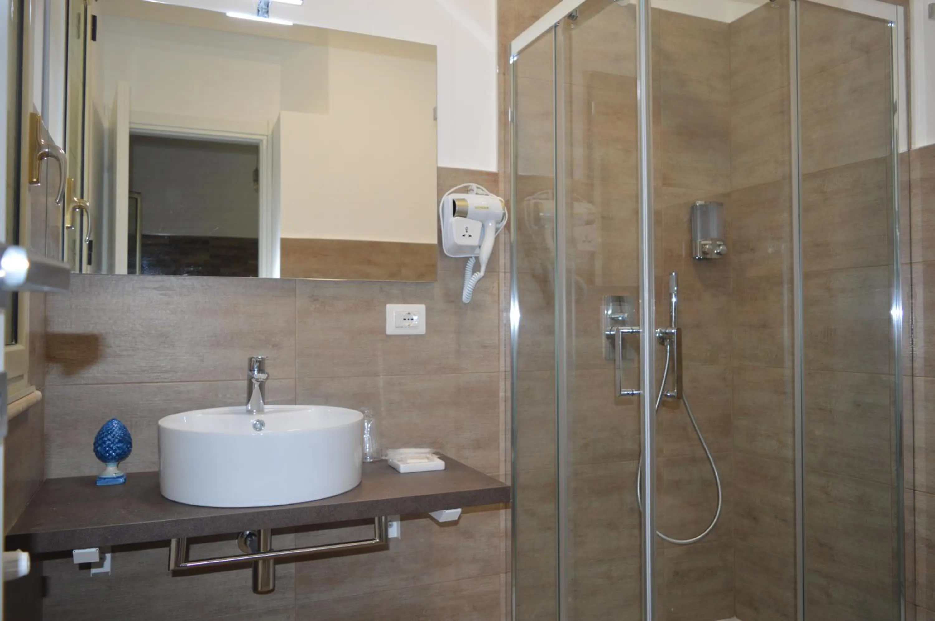 Bathroom in B&B L'alloro