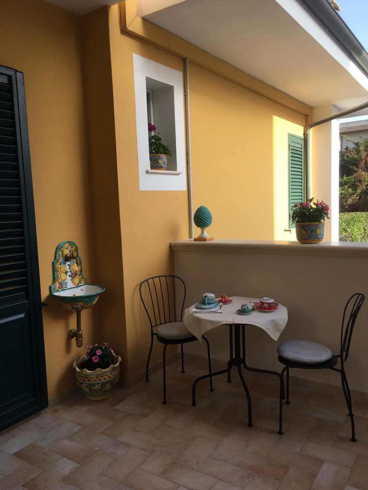 Dining area in B&B L'alloro