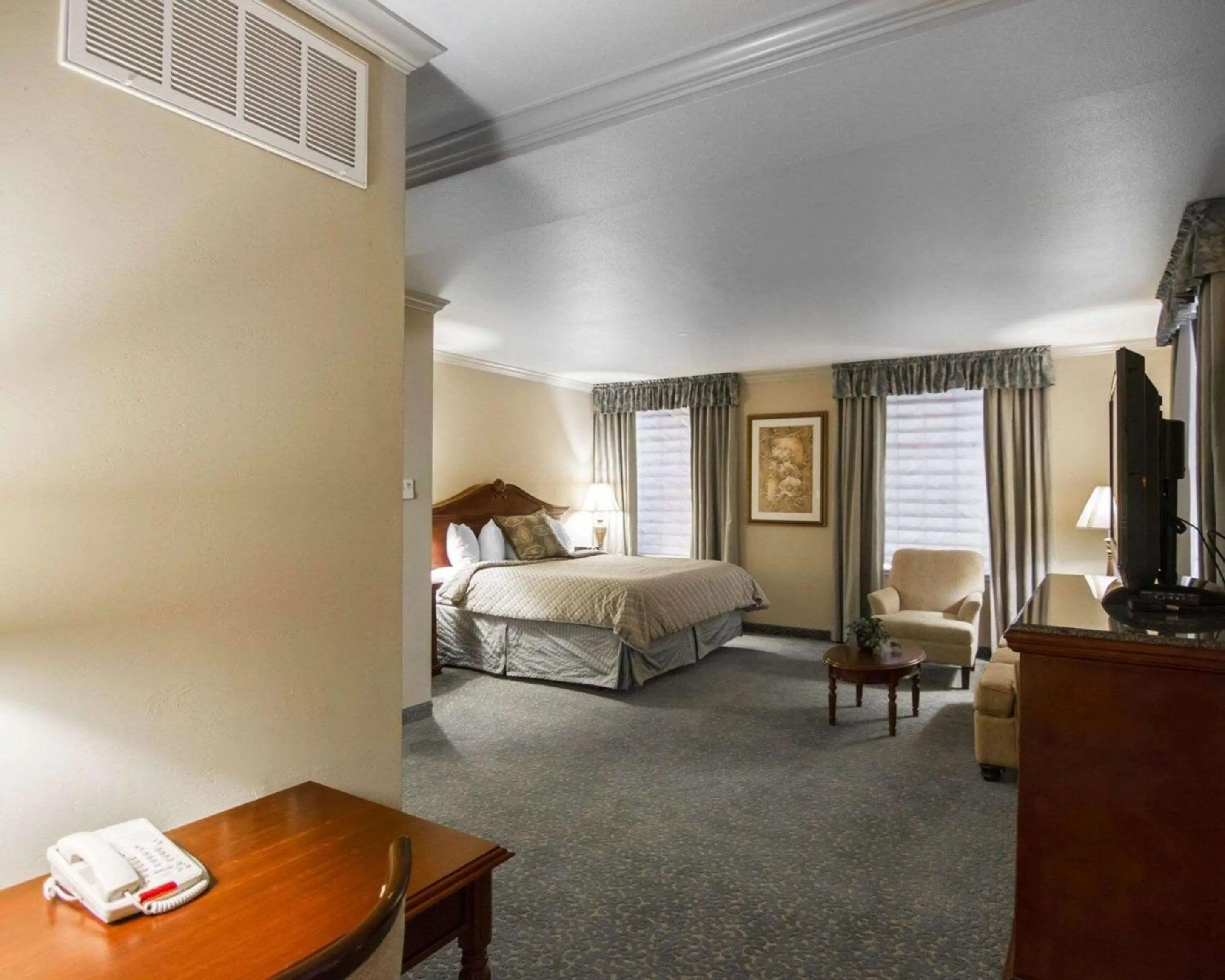 Bedroom, Bed in Liberty Hotel, an Ascend Collection Hotel