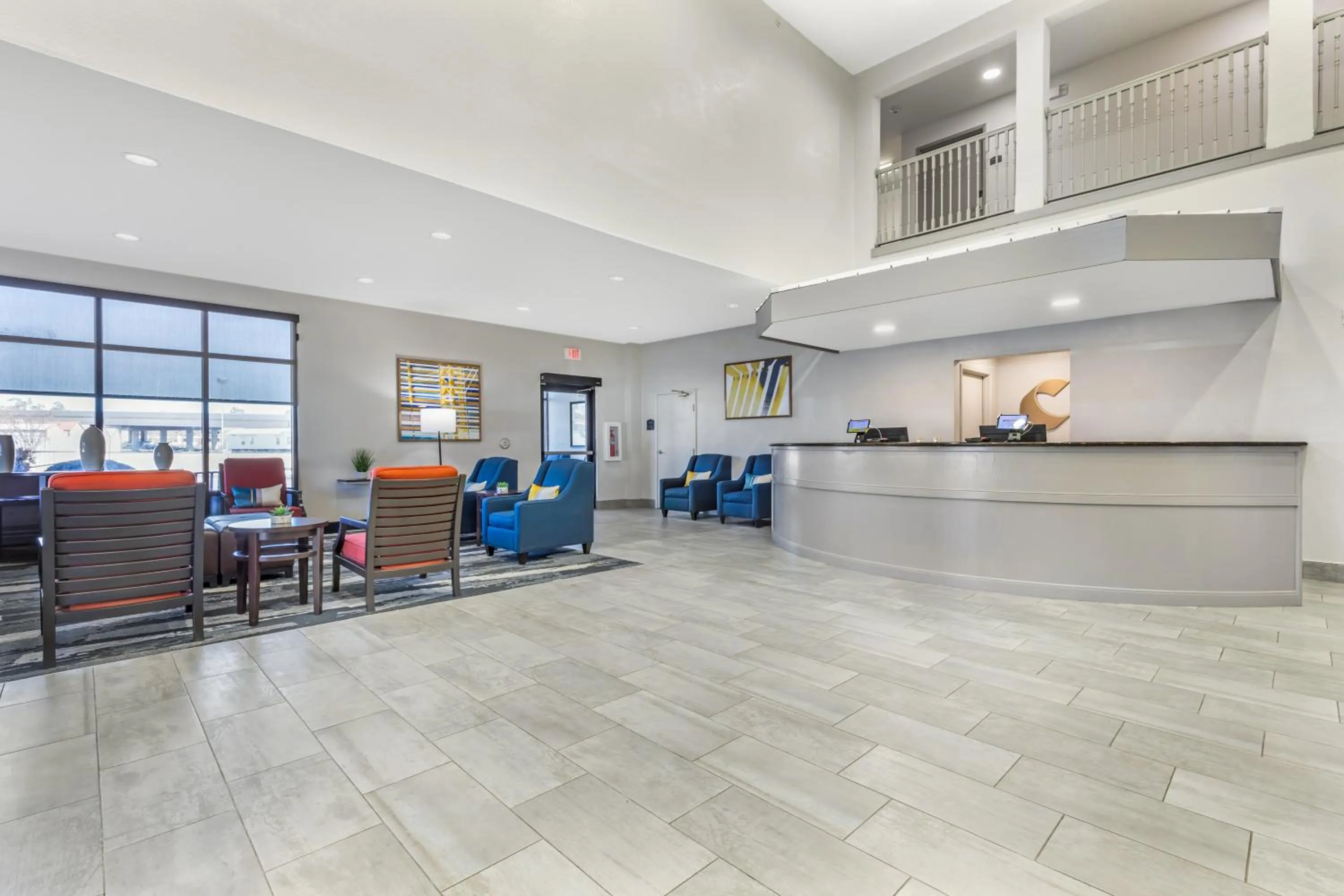 Seating area in Comfort Suites Nacogdoches