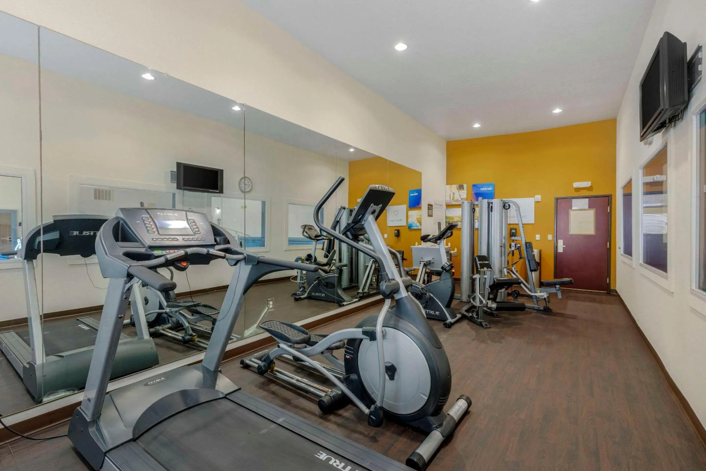 Fitness centre/facilities in Comfort Suites
