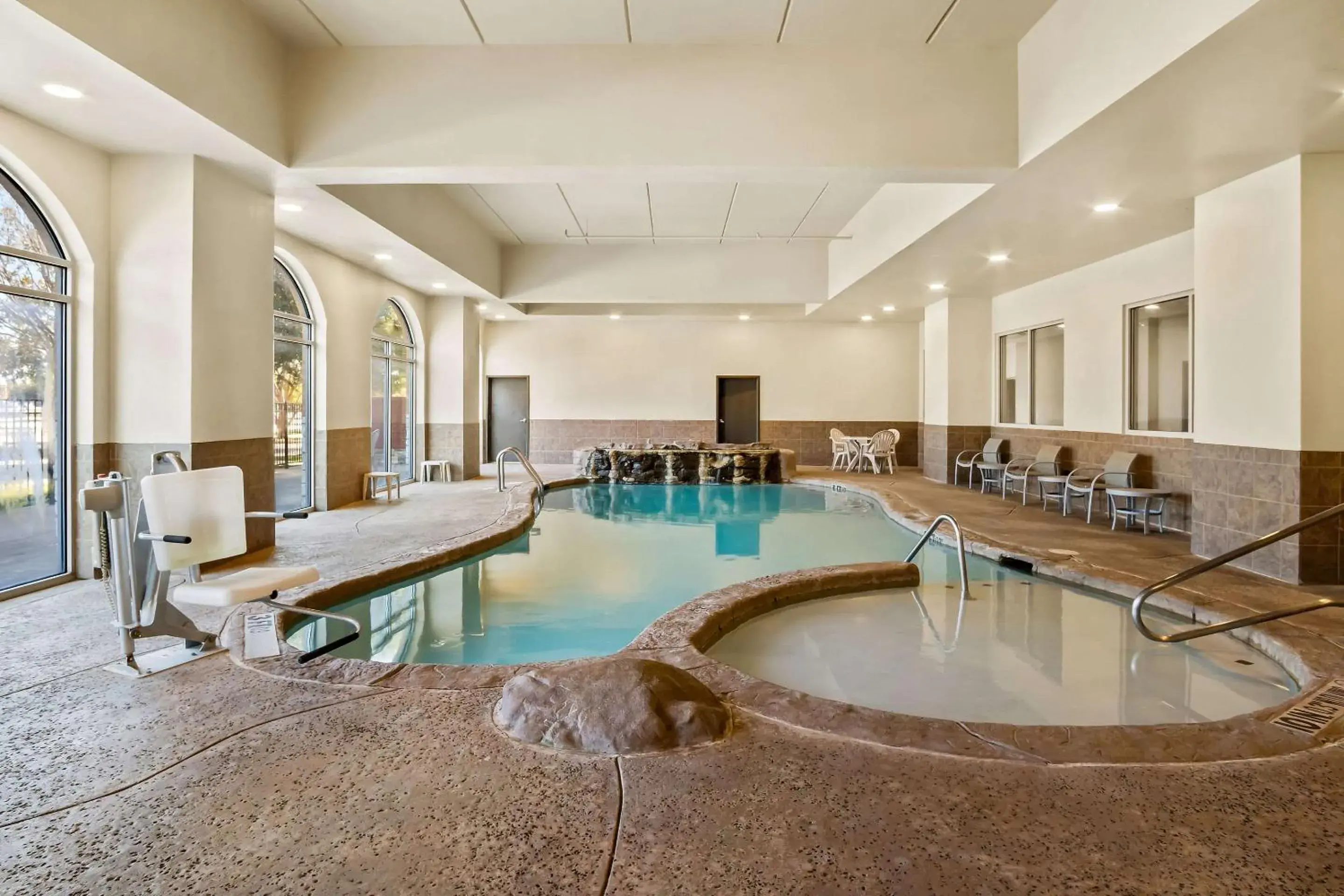 Swimming pool in Comfort Suites Frisco Swimming pool in Comfort Suites Frisco