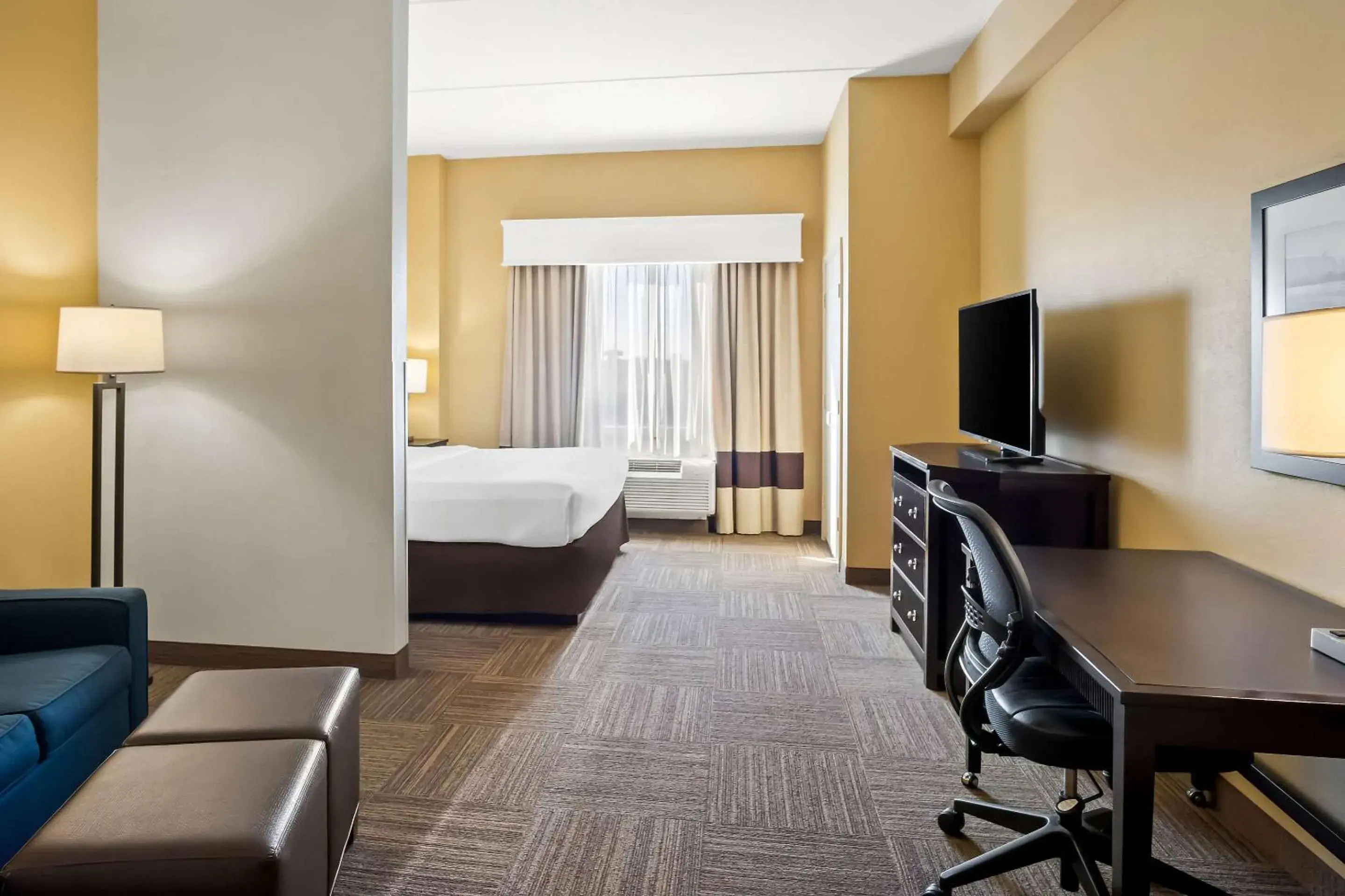 Bedroom, Bed in Comfort Suites Frisco Bedroom, Bed in Comfort Suites Frisco