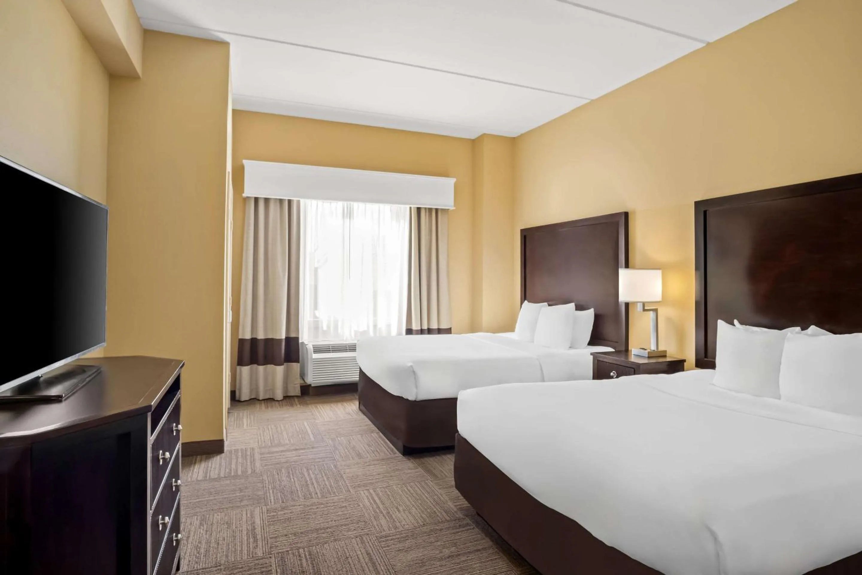 Bedroom, Bed in Comfort Suites Frisco