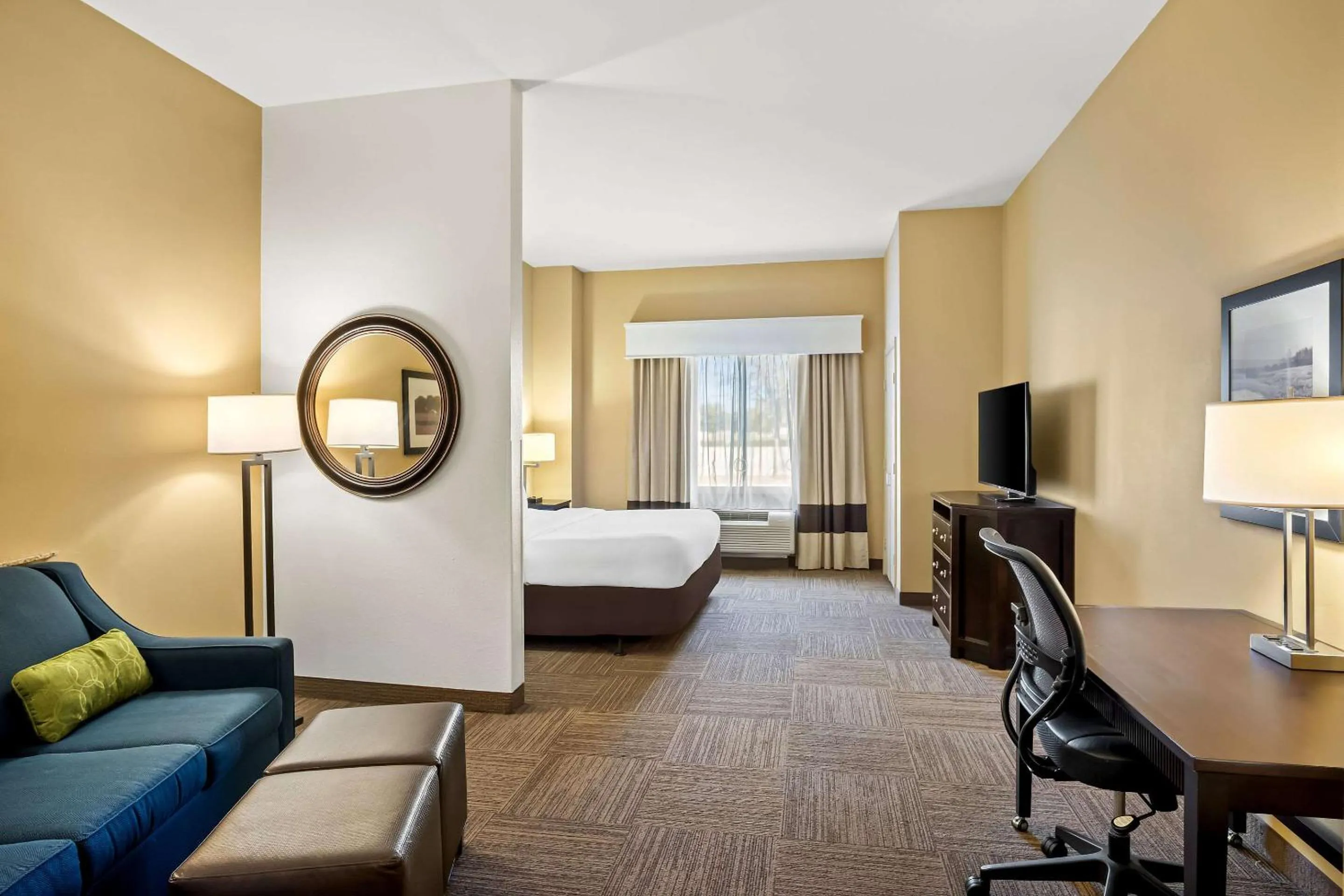 Bedroom, Bed in Comfort Suites Frisco