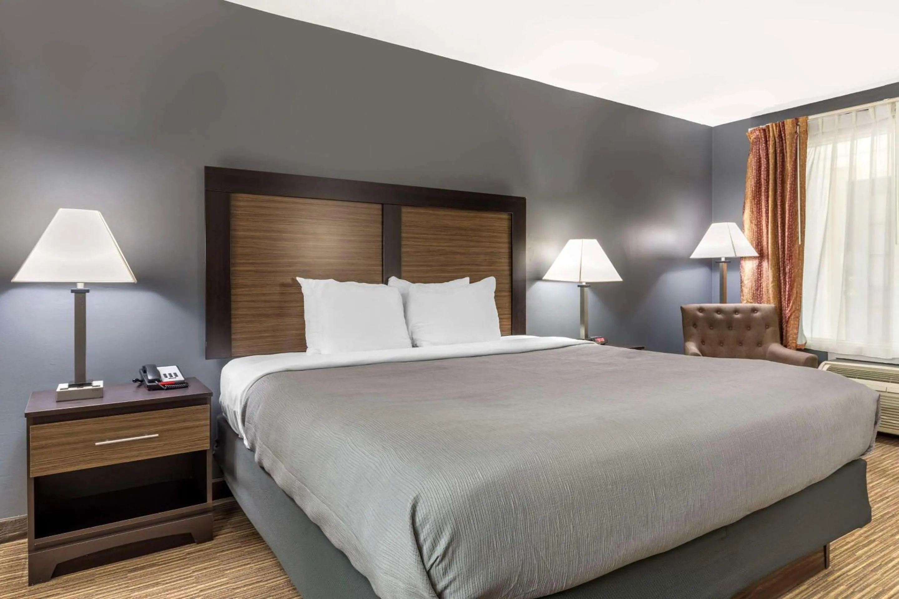 Bedroom, Bed in Quality Inn Gainesville