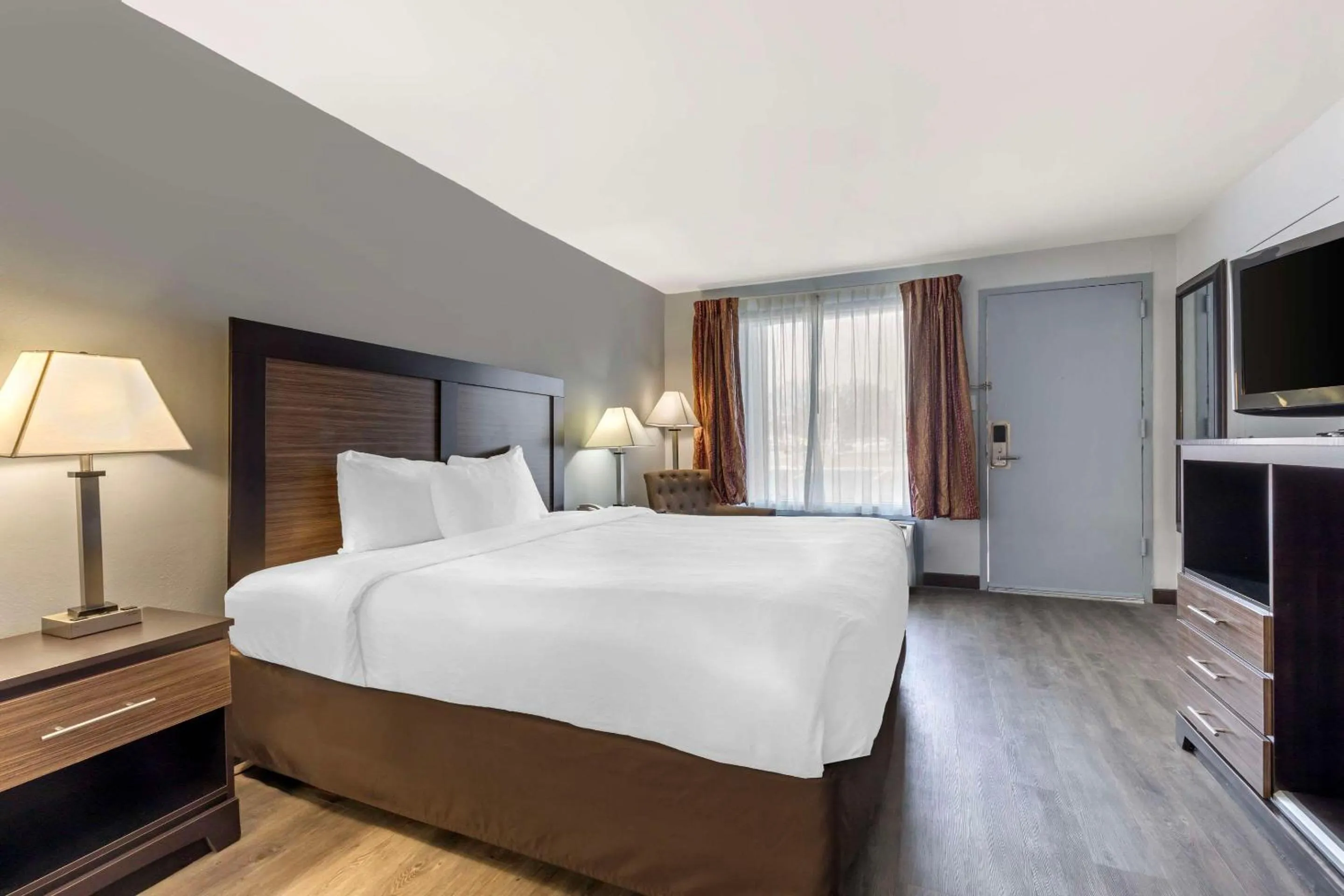 Bedroom, Bed in Quality Inn Gainesville