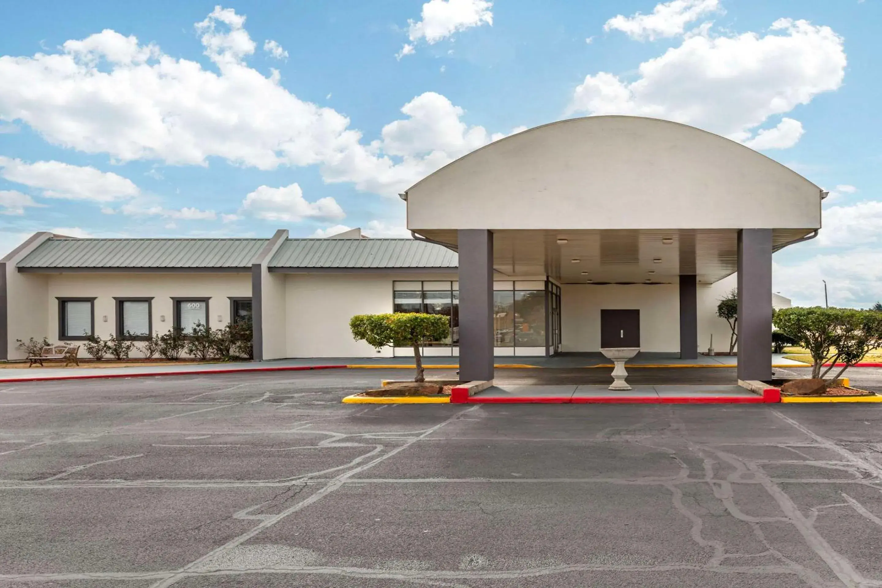 Property building in Quality Inn Gainesville Property building in Quality Inn Gainesville