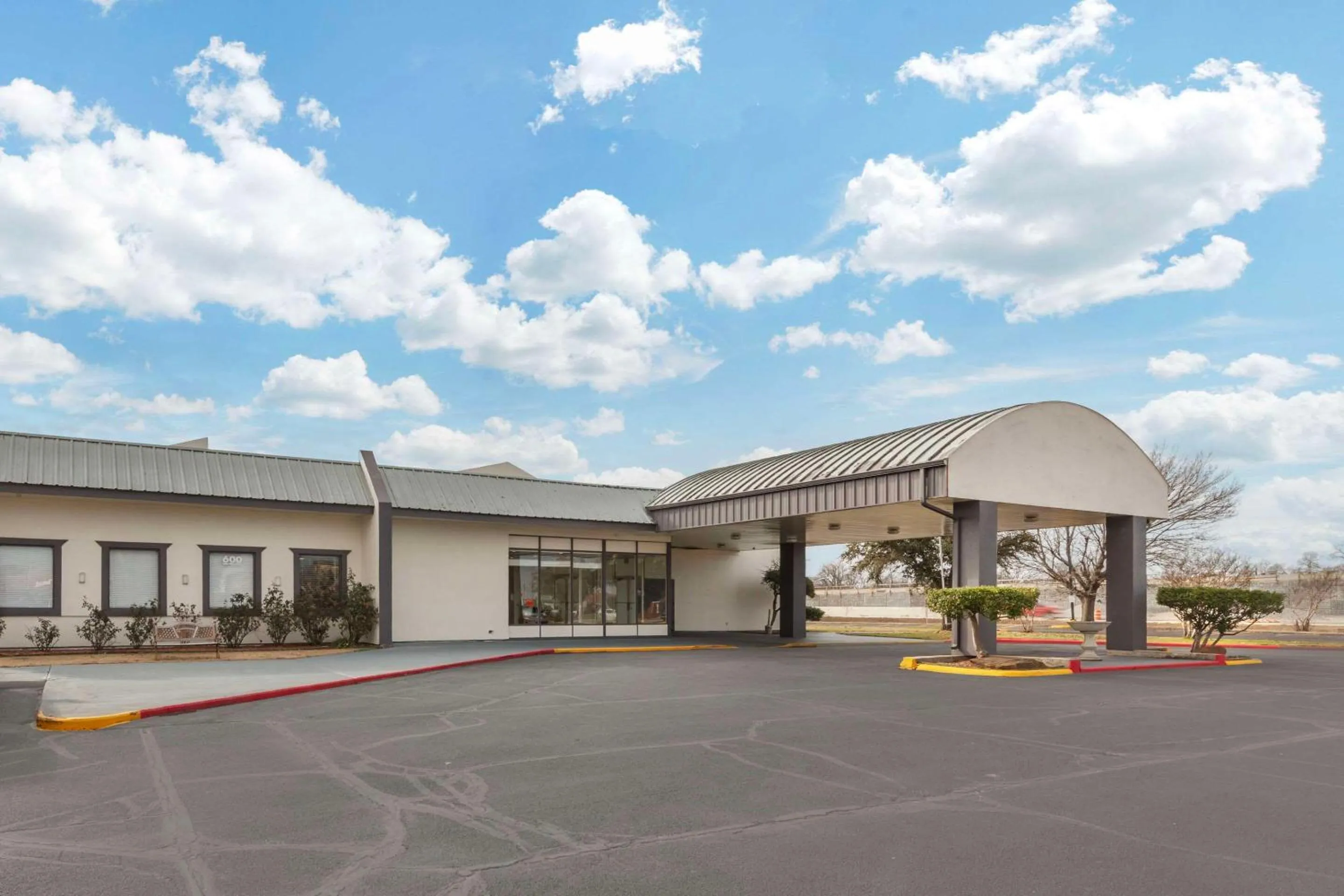 Property building in Quality Inn Gainesville