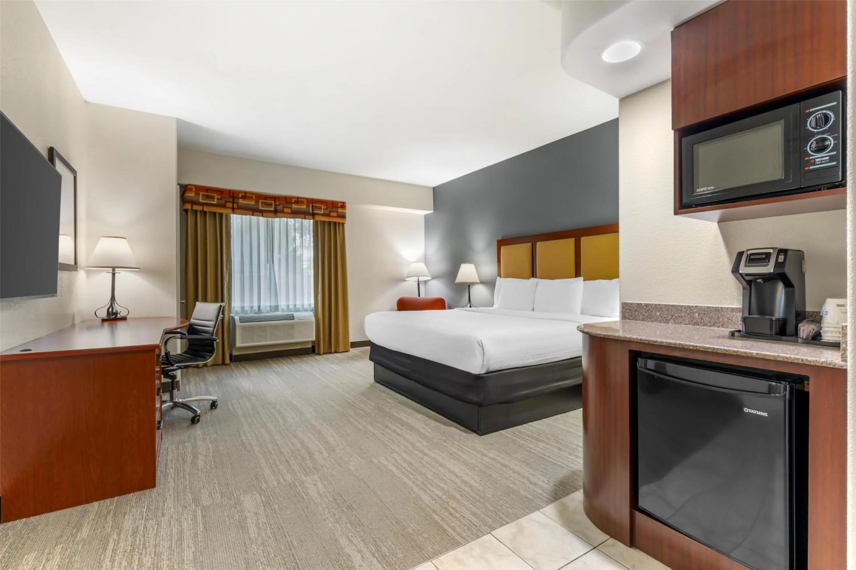 Bedroom, Bed in Best Western Plus Waxahachie Inn & Suites