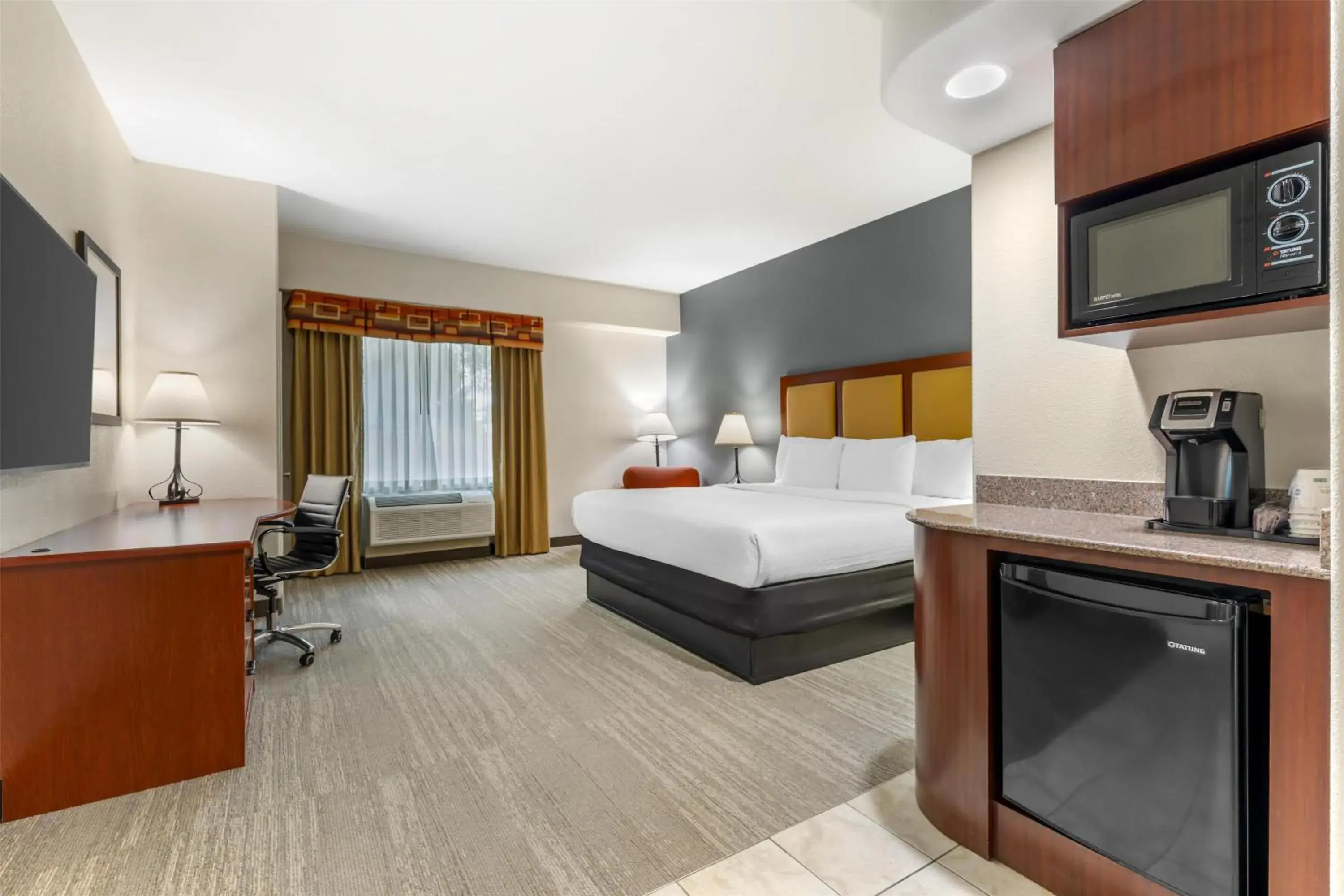 Bedroom, Bed in Best Western Plus Waxahachie Inn & Suites Bedroom, Bed in Best Western Plus Waxahachie Inn & Suites